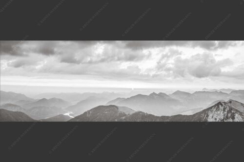 Blick in den Sonnenaufgang vom Schafreiter im Karwendelgebirge - Toller Morgen 3:1 sw -- Schafreiter Sonnenaufgang - mehr Infos bei www.Kriner-Weiermann.de