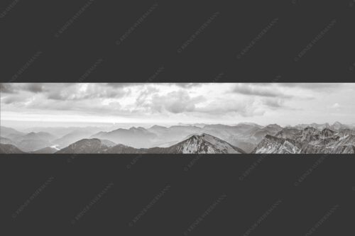 Blick in den Sonnenaufgang vom Schafreiter im Karwendelgebirge - Toller Morgen 5:1 sw -- Schafreiter Sonnenaufgang - mehr Infos bei www.Kriner-Weiermann.de