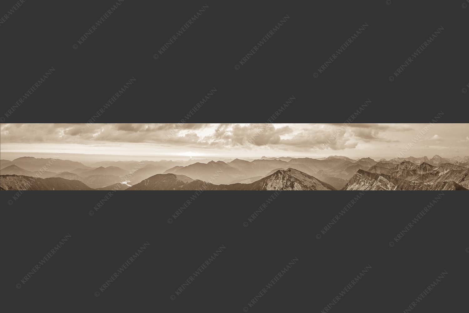 Blick in den Sonnenaufgang vom Schafreiter im Karwendelgebirge - Toller Morgen 7:1 sepia -- Schafreiter Sonnenaufgang - mehr Infos bei www.Kriner-Weiermann.de