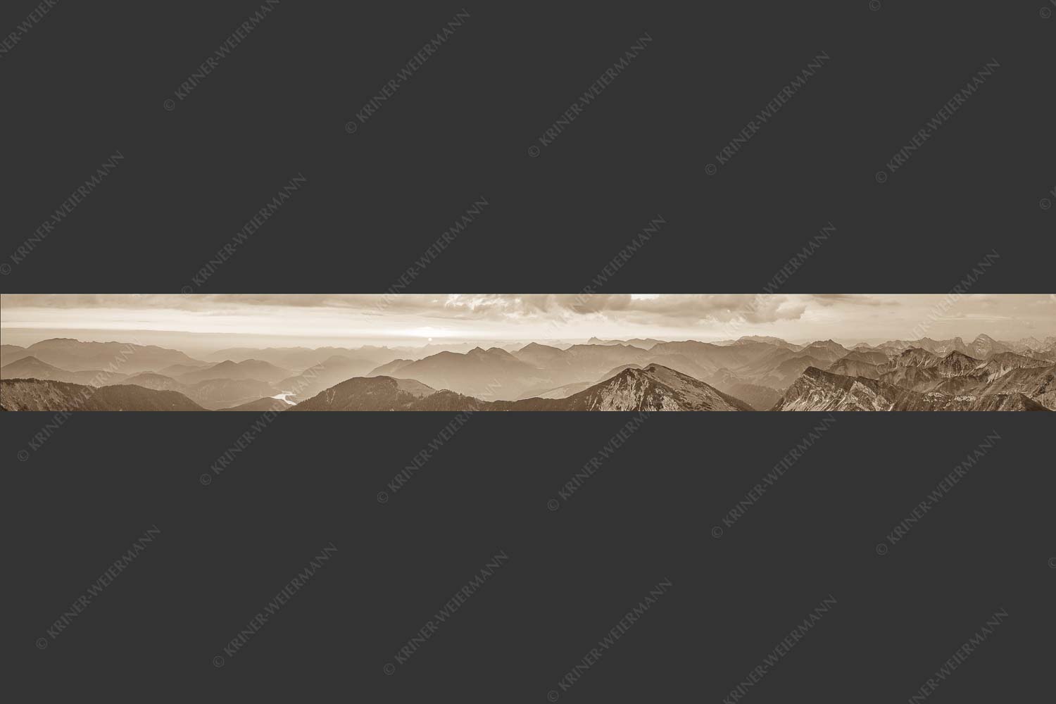 Blick in den Sonnenaufgang vom Schafreiter im Karwendelgebirge - Toller Morgen 9:1 sepia -- Schafreiter Sonnenaufgang - mehr Infos bei www.Kriner-Weiermann.de
