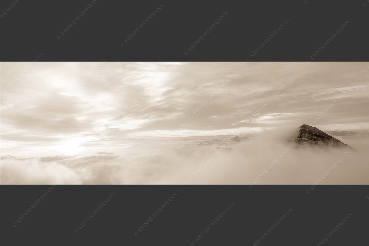 Der höchste Gipfel des Estergebirges ragt nur wenige Meter aus dem Wolkenmeer - Traumwelt 3:1 sepia -- Wolkenstimmung am Krottenkopf - mehr Infos bei www.Kriner-Weiermann.de