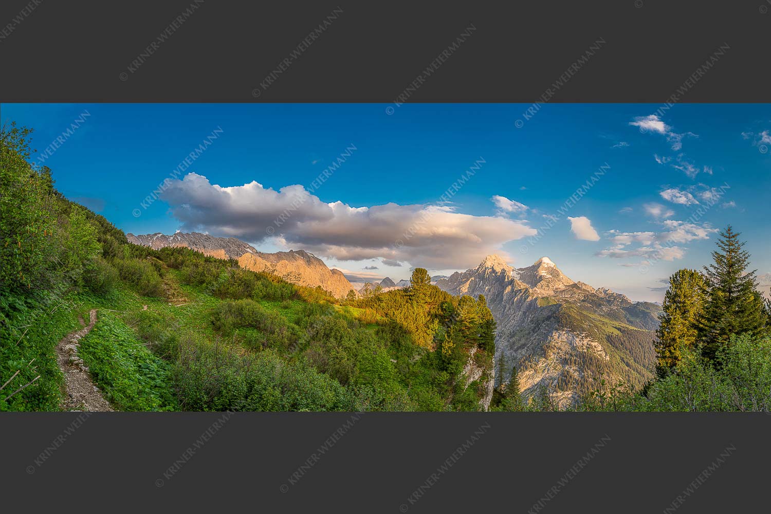 Kurz hinter dem Schachenschloss offenbart sich dieser einzigartige Ausblick ins Reintal - Über dem tiefen Tal 2,5:1  -- Schachen und Alpspitze - mehr Infos bei www.Kriner-Weiermann.de