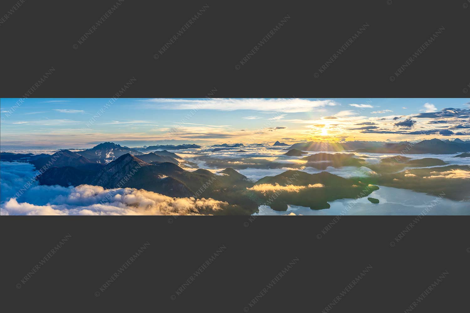 Nebelschleier hängen noch in den Tälern wärend die Sonne über dem Walchensee aufgeht - Über den Wolken 4:1  -- Sonnenaufgang über Walchensee - mehr Infos bei www.Kriner-Weiermann.de
