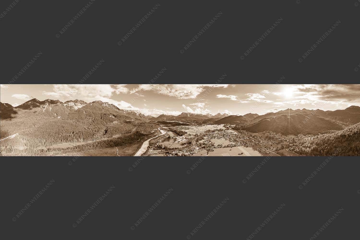 Blick über Wallgau und Krün zum Wetterstein - Übern Golfplatz Wallgau 5:1 sepia -- Alpenwelt Karwendel - mehr Infos bei www.Kriner-Weiermann.de