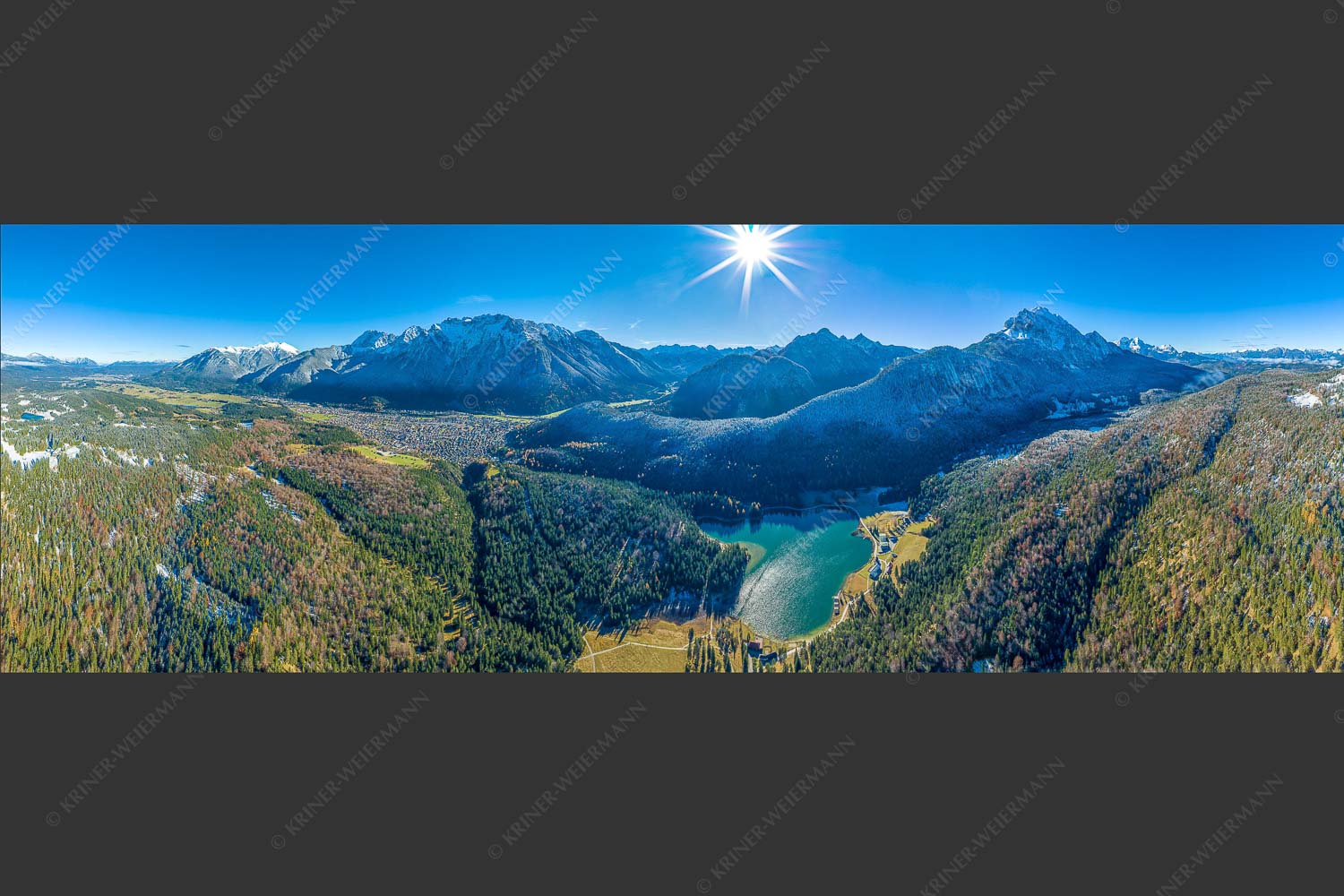 Blick auf Mittenwald am Karwendel und dem Lautersee am Wetterstein - Übern Lautersee 3:1  -- Mittenwald Karwendel und Wetterstein - mehr Infos bei www.Kriner-Weiermann.de