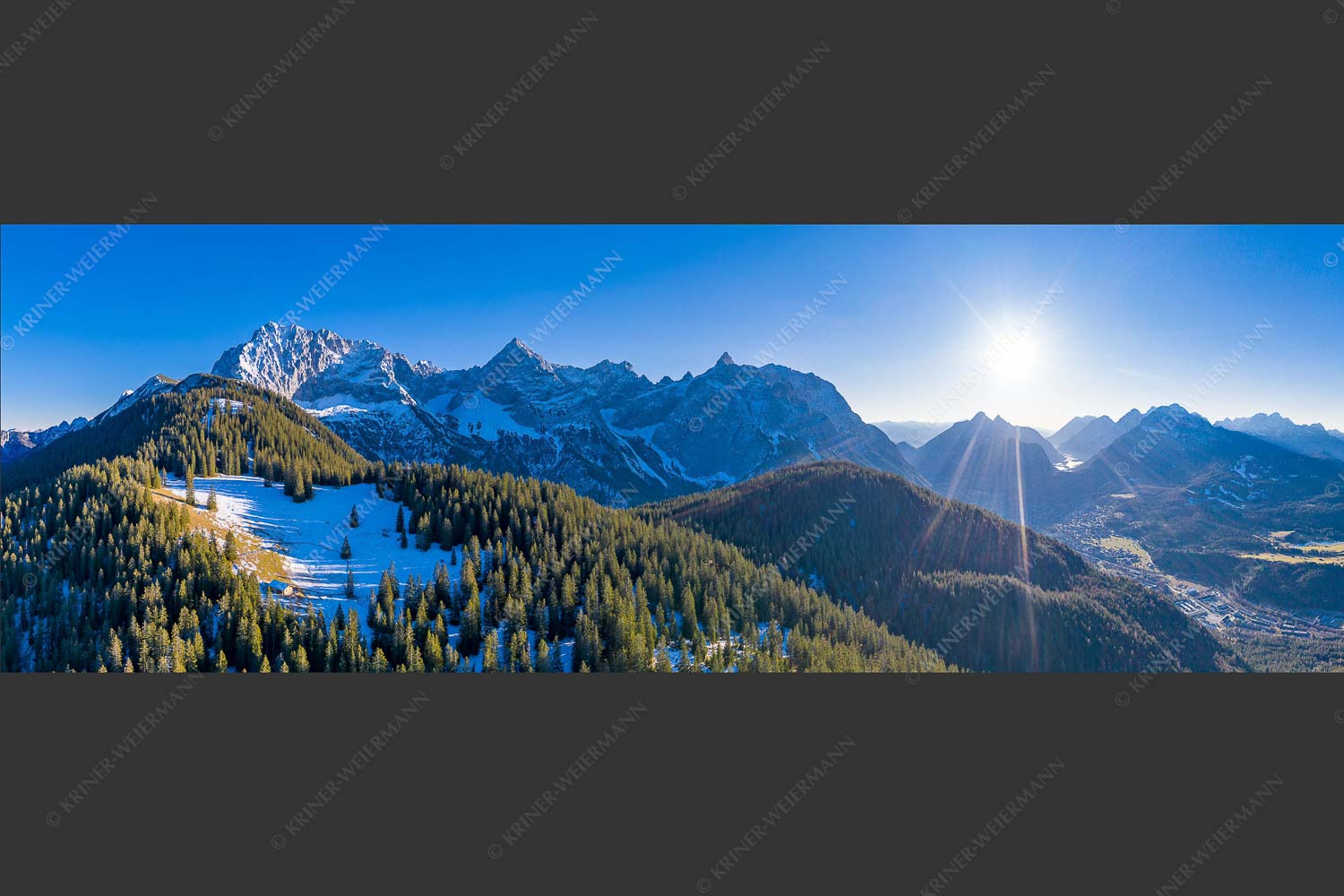 Blick über Rehbergalm ins Karwendel- und Wettersteingebirge - Übern Rehberg 3:1  -- Wörner Tiefkar und Karwendelkopf - mehr Infos bei www.Kriner-Weiermann.de