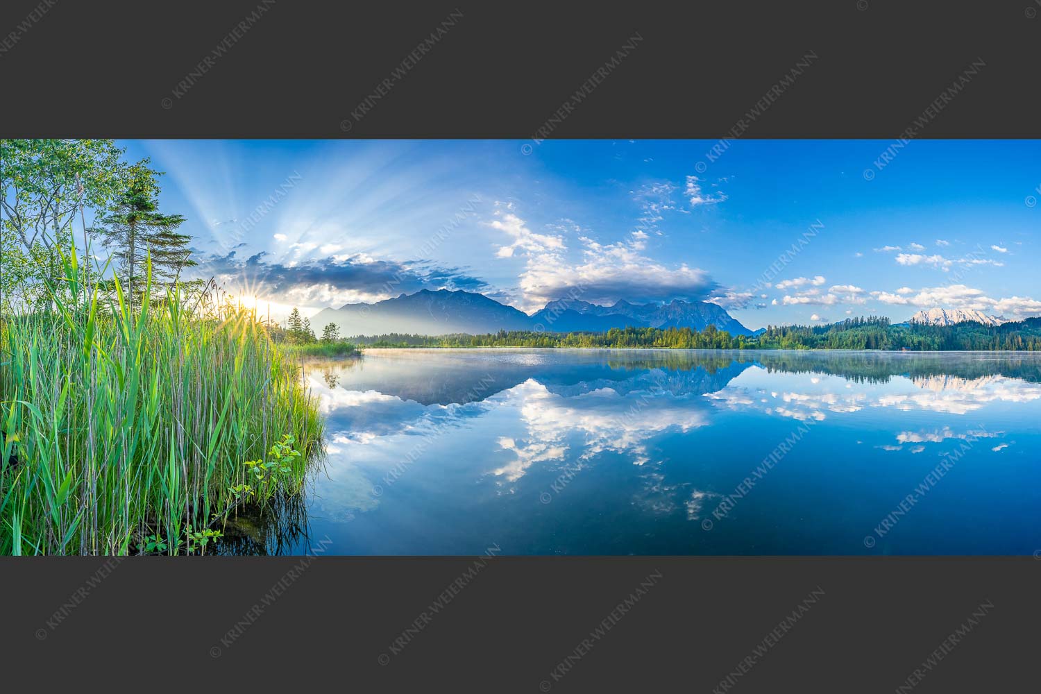 Sonnenaufgang am Barmsee mit Blick zum Karwendel und Wettersteingebirge - Utopia II 2,5:1  -- Sonnenaufgang am Barmsee - mehr Infos bei www.Kriner-Weiermann.de