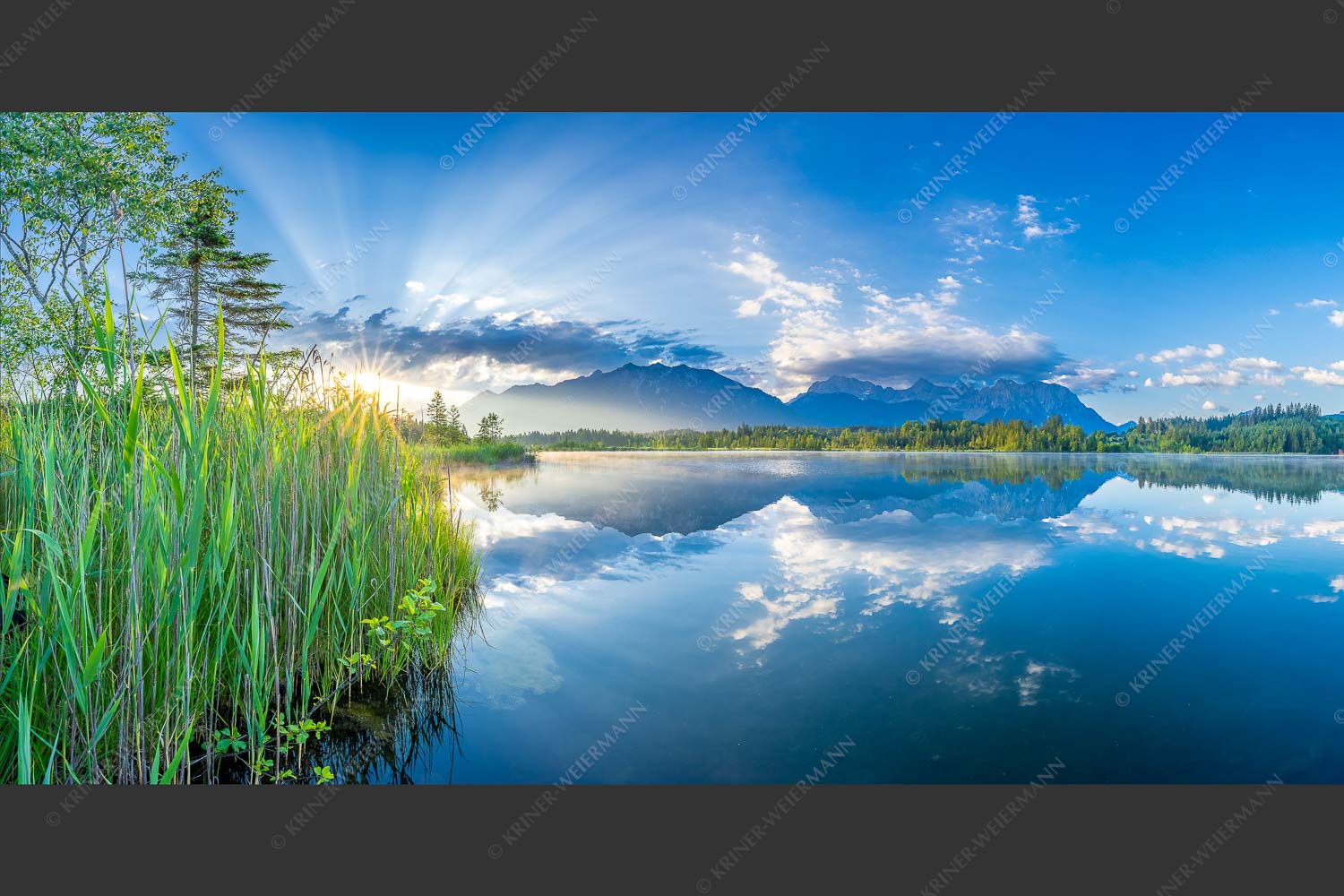Sonnenaufgang am Barmsee mit Blick zum Karwendel und Wettersteingebirge - Utopia II 2:1  -- Sonnenaufgang am Barmsee - mehr Infos bei www.Kriner-Weiermann.de