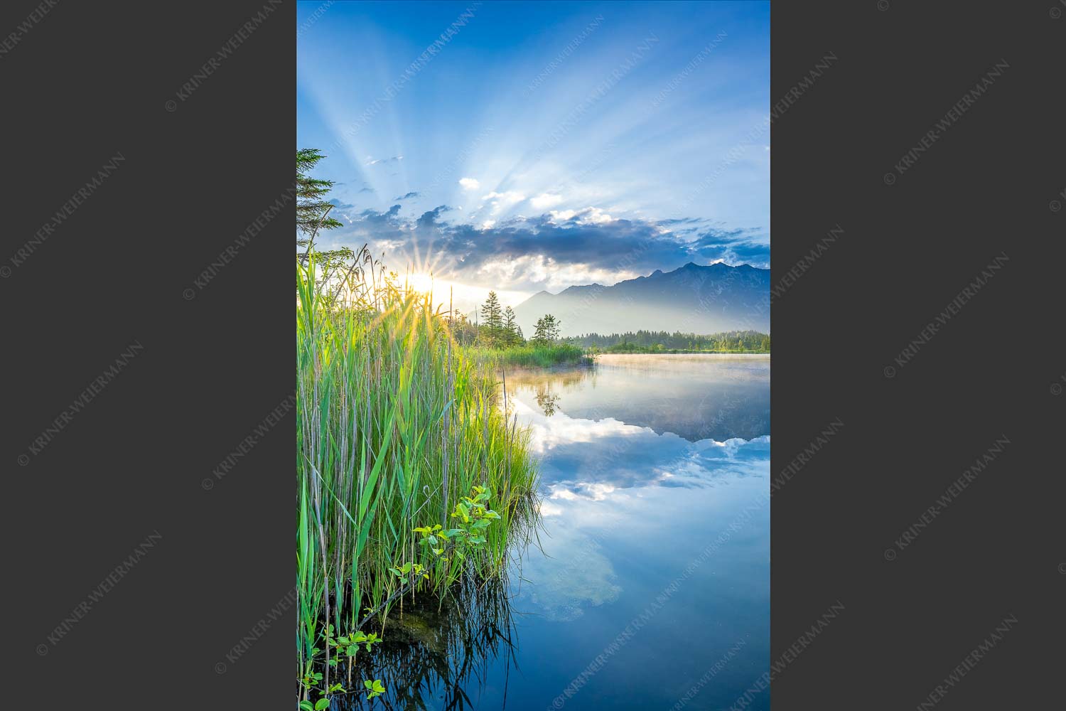 Sonnenaufgang am Barmsee mit Blick zum Karwendel und Wettersteingebirge - Utopia II 2:3  -- Sonnenaufgang am Barmsee - mehr Infos bei www.Kriner-Weiermann.de
