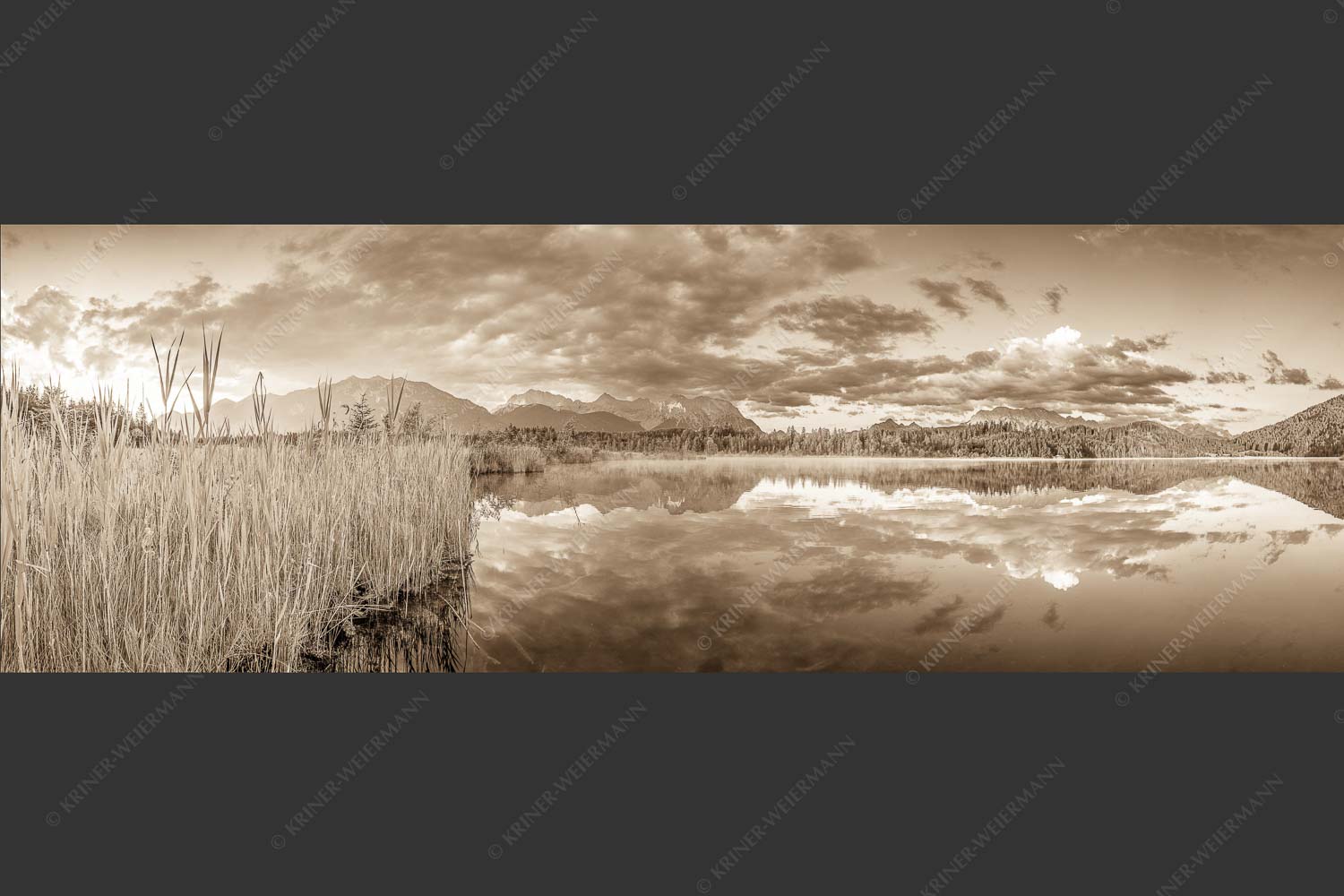 Sonnenaufgang am Barmsee mit Blick zum Karwendel und Wettersteingebirge - Utopia III 3:1 sepia -- Morgenstimmung am Barmsee - mehr Infos bei www.Kriner-Weiermann.de