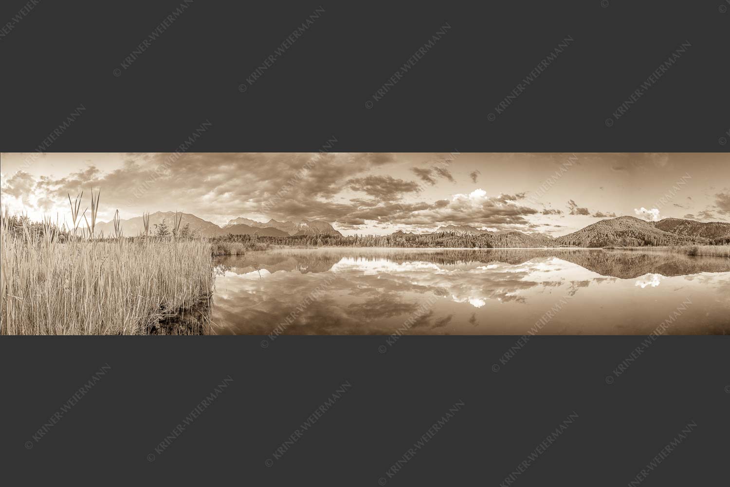 Sonnenaufgang am Barmsee mit Blick zum Karwendel und Wettersteingebirge - Utopia III 4:1 sepia -- Morgenstimmung am Barmsee - mehr Infos bei www.Kriner-Weiermann.de