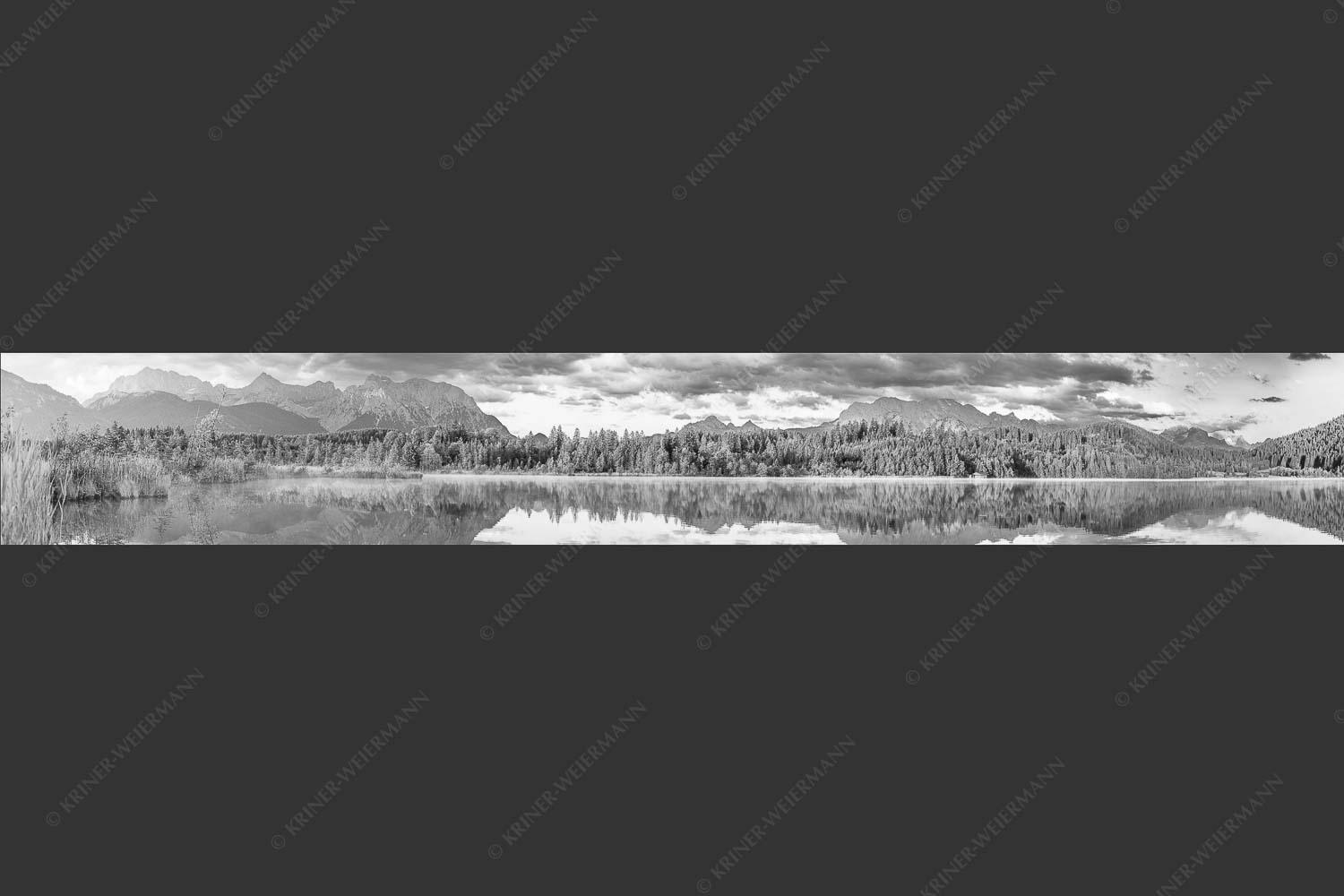 Sonnenaufgang am Barmsee mit Blick zum Karwendel- und Wettersteingebirge - Utopia IV 7:1 sw -- Barmsee Karwendel und Wetterstein - mehr Infos bei www.Kriner-Weiermann.de