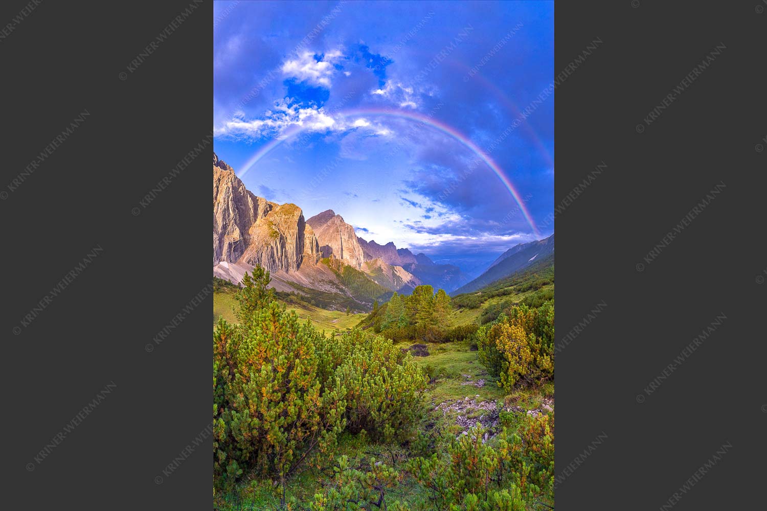 Regenbogen über dem Lafatscher und dem Halleranger im Karwendelgebirge - Verzaubert 2:3  -- Regenbogen Halleranger im Karwendelgebirge - mehr Infos bei www.Kriner-Weiermann.de