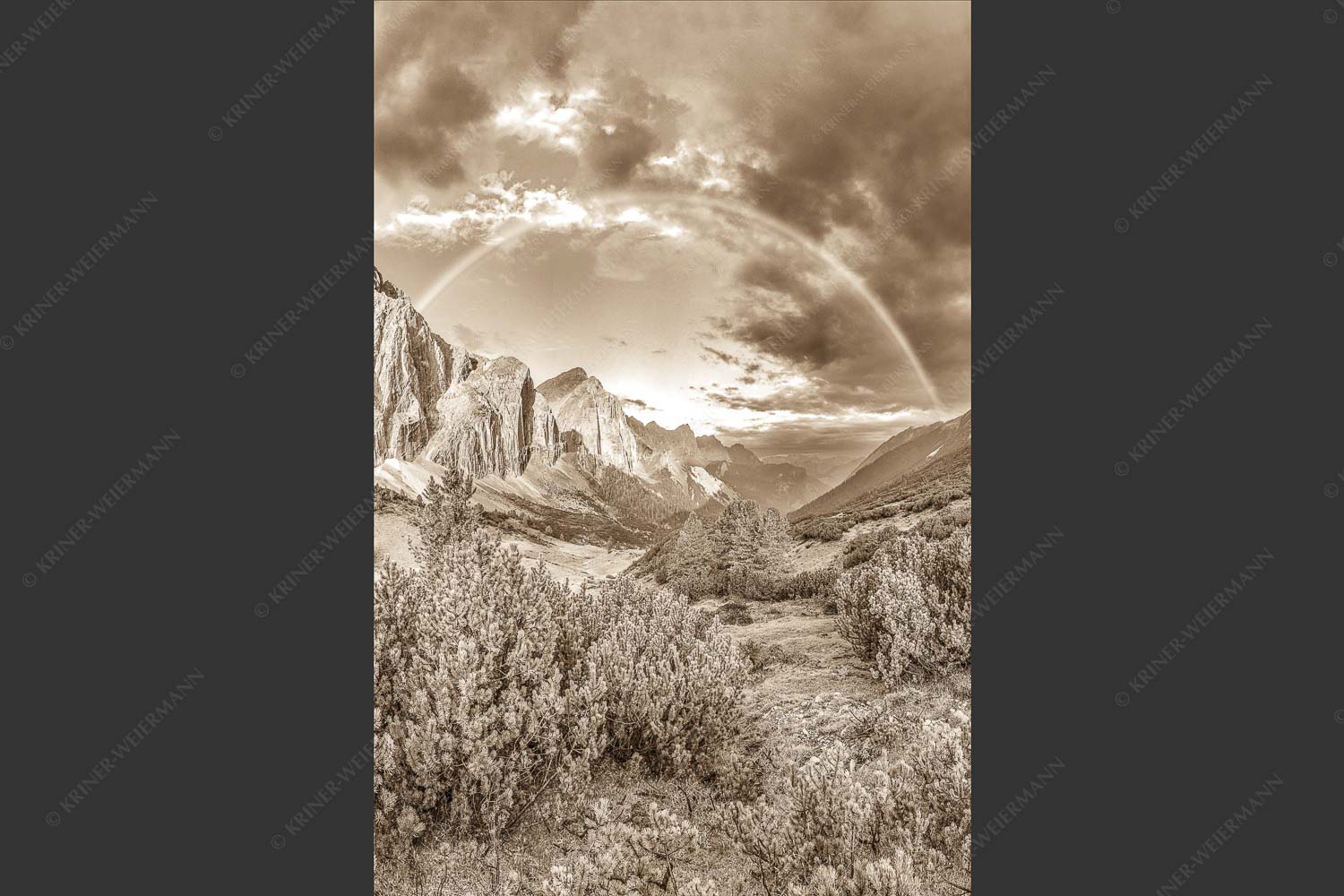 Regenbogen über dem Lafatscher und dem Halleranger im Karwendelgebirge - Verzaubert 2:3 sepia -- Regenbogen Halleranger im Karwendelgebirge - mehr Infos bei www.Kriner-Weiermann.de