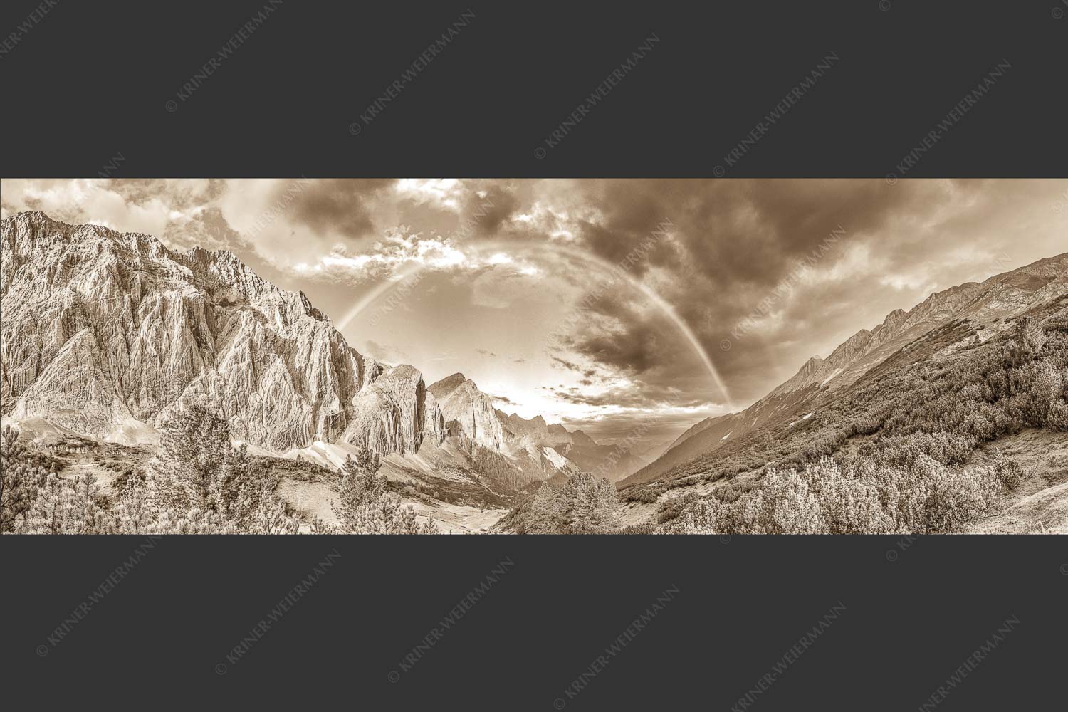 Regenbogen über dem Lafatscher und dem Halleranger im Karwendelgebirge - Verzaubert 3:1 sepia -- Regenbogen Halleranger im Karwendelgebirge - mehr Infos bei www.Kriner-Weiermann.de
