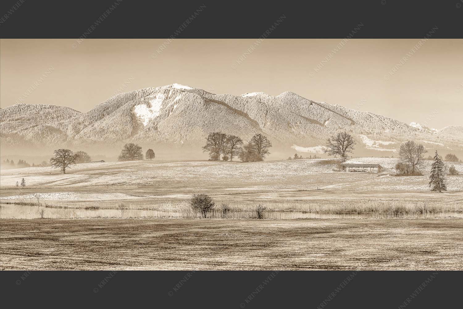 Blick über die Ach bei Uffing zum Hörnle in den Ammergauer Alpen - Voralpenland 2:1 sepia -- Uffinger Ach mit Hörnle - mehr Infos bei www.Kriner-Weiermann.de