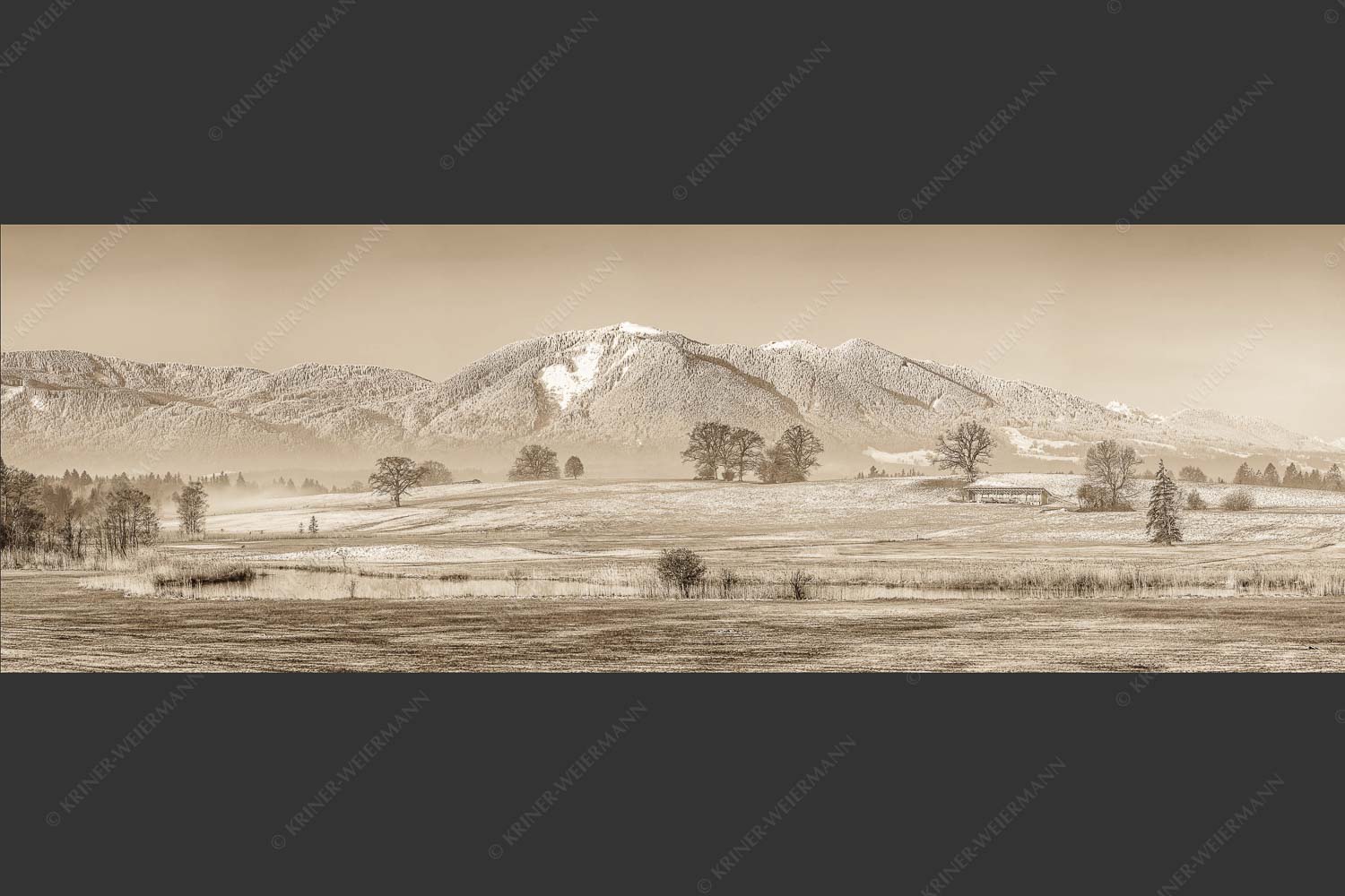 Blick über die Ach bei Uffing zum Hörnle in den Ammergauer Alpen - Voralpenland 3:1 sepia -- Uffinger Ach mit Hörnle - mehr Infos bei www.Kriner-Weiermann.de