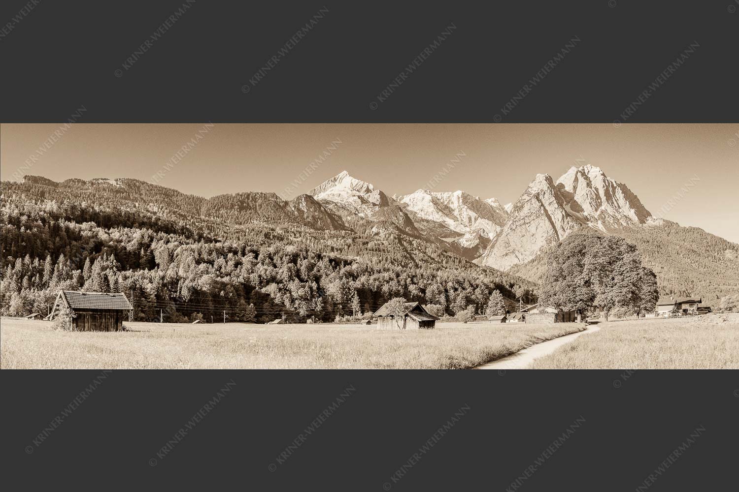 Blick über den Hammersbacherweg auf die Alpspitze und Waxensteine im Wettersteingebirge - Wahrzeichen 3:1 sepia -- Garmisch-Partenkirchen mit Alpspitze - mehr Infos bei www.Kriner-Weiermann.de
