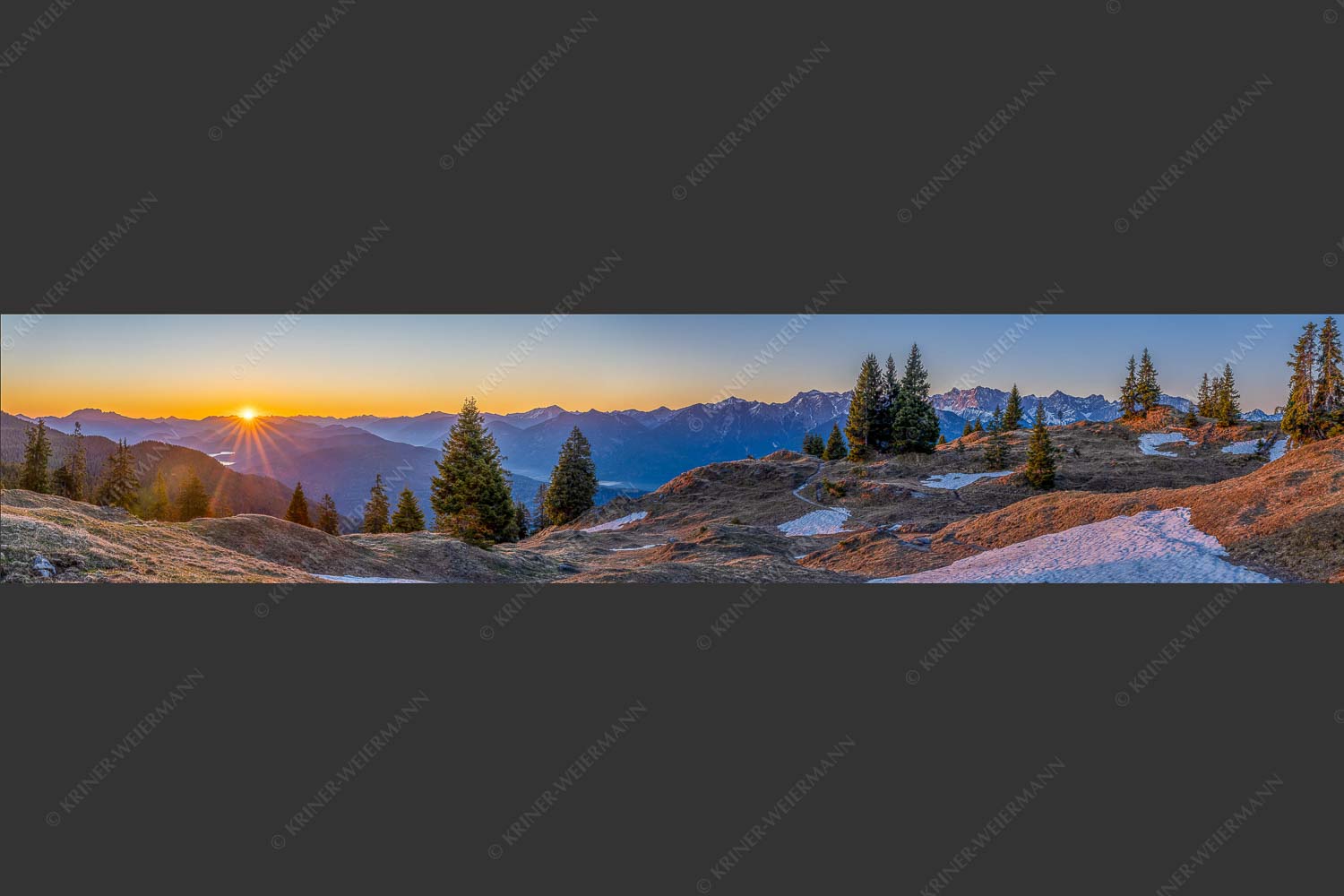 Morgenstimmung auf der Wallgauer Alm - Wallgauer Alm 5:1  -- Sonnenaufgang im Estergebirge - mehr Infos bei www.Kriner-Weiermann.de