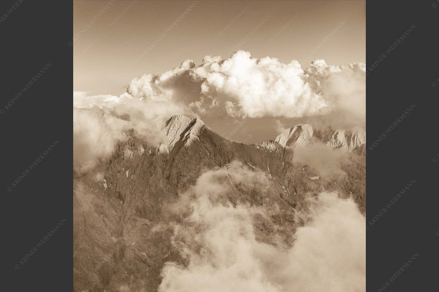 Blick vom Jubiläumsgrat zum Hochwanner im Wettersteingebirge - Wanner 1:1 sepia -- Hochwanner im Wetterstein - mehr Infos bei www.Kriner-Weiermann.de