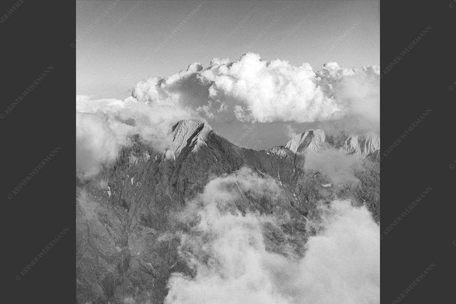 Blick vom Jubiläumsgrat zum Hochwanner im Wettersteingebirge - Wanner 1:1 sw -- Hochwanner im Wetterstein - mehr Infos bei www.Kriner-Weiermann.de