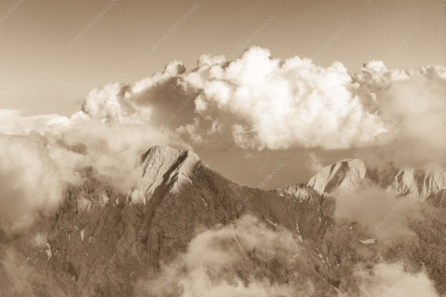 Blick vom Jubiläumsgrat zum Hochwanner im Wettersteingebirge - Wanner 3:2 sepia -- Hochwanner im Wetterstein - mehr Infos bei www.Kriner-Weiermann.de