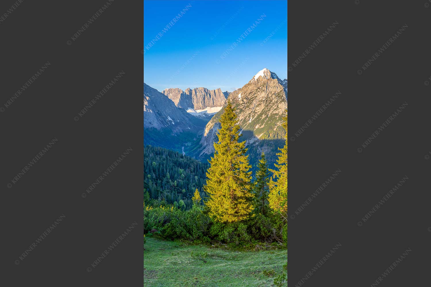 Blick durchs Laliderertal im Karwendelgebirge - Warmes Morgenlicht 1:2  -- Gamsjoch und Falken im Karwendel - mehr Infos bei www.Kriner-Weiermann.de