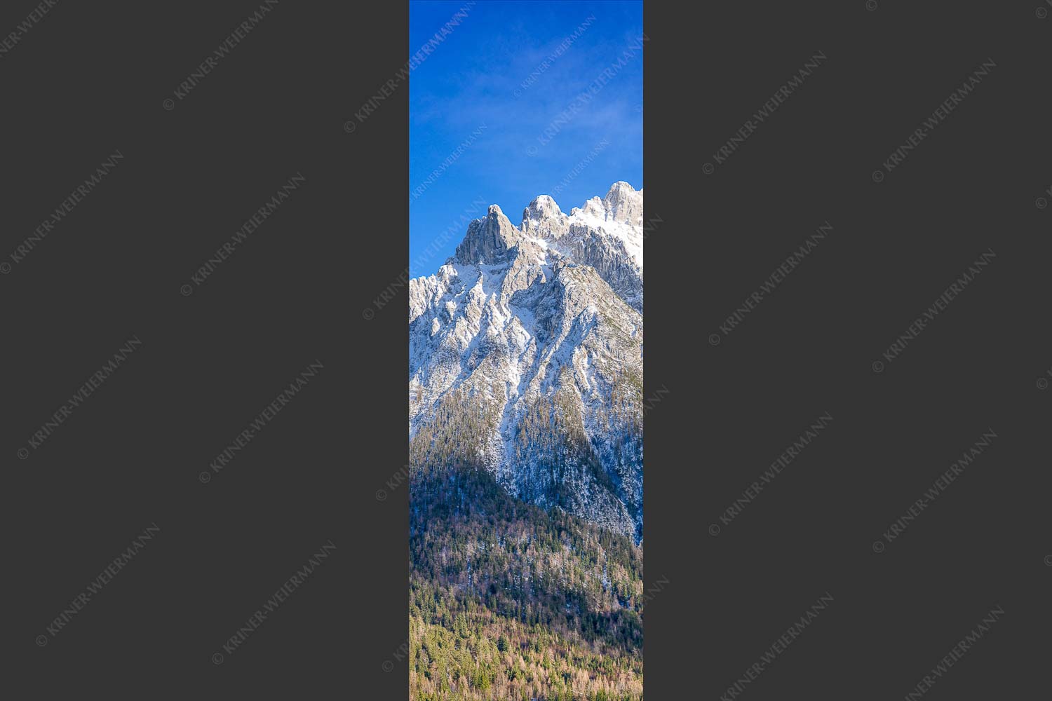 Blick auf das Karwendel mit der Viererspitze von Mittenwald - Wenig Schnee 1:3  -- Karwendelblick von Mittenwald - mehr Infos bei www.Kriner-Weiermann.de