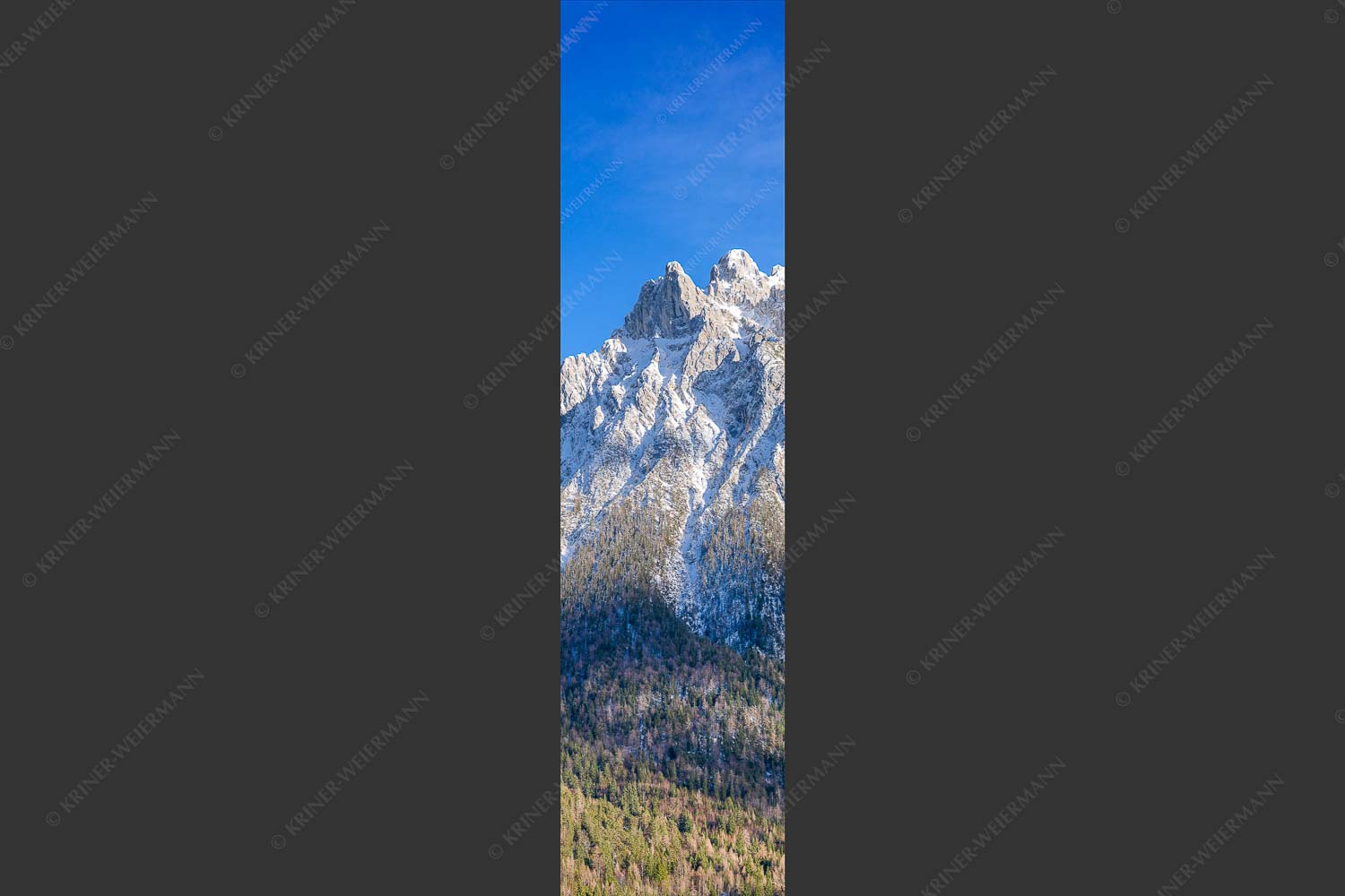 Blick auf das Karwendel mit der Viererspitze von Mittenwald - Wenig Schnee 1:4  -- Karwendelblick von Mittenwald - mehr Infos bei www.Kriner-Weiermann.de
