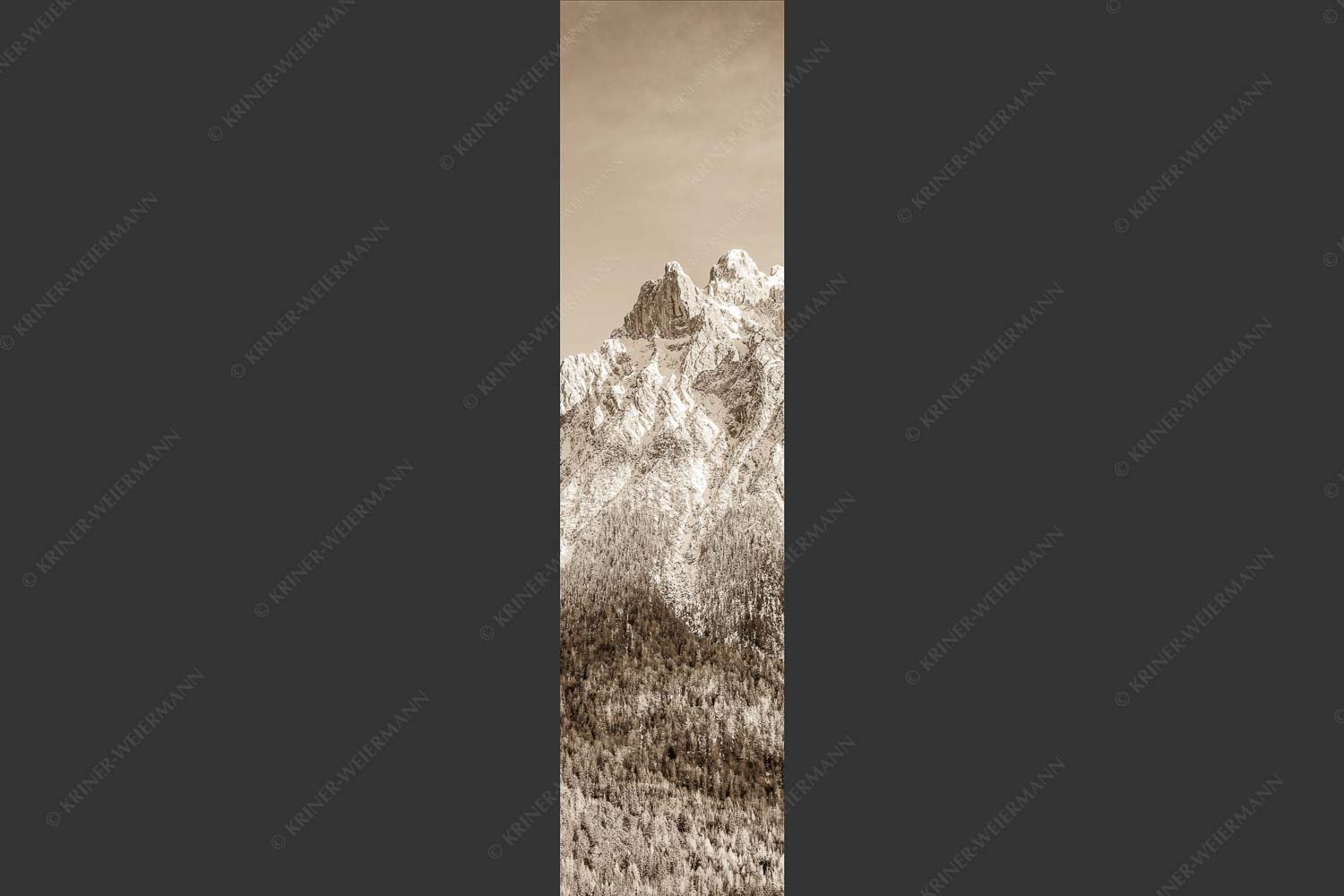 Blick auf das Karwendel mit der Viererspitze von Mittenwald - Wenig Schnee 1:4 sepia -- Karwendelblick von Mittenwald - mehr Infos bei www.Kriner-Weiermann.de