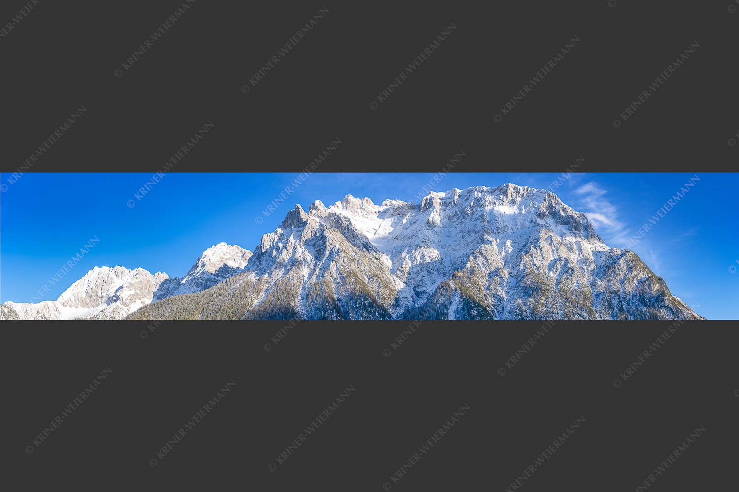 Blick auf das Karwendel mit der Viererspitze von Mittenwald - Wenig Schnee 5:1  -- Karwendelblick von Mittenwald - mehr Infos bei www.Kriner-Weiermann.de