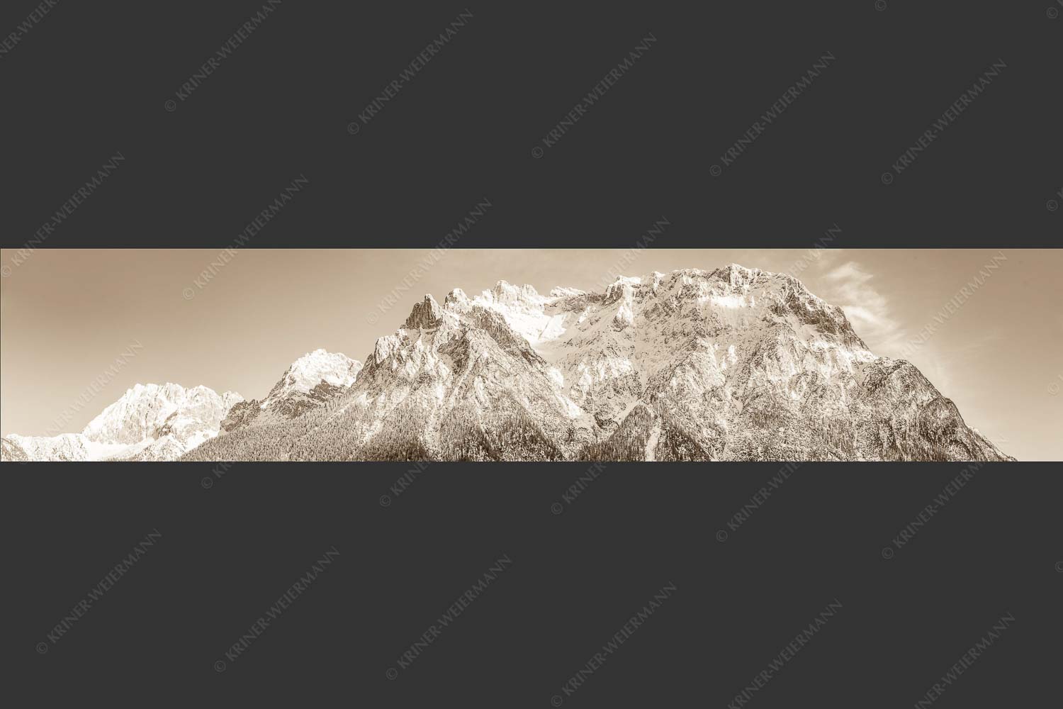 Blick auf das Karwendel mit der Viererspitze von Mittenwald - Wenig Schnee 5:1 sepia -- Karwendelblick von Mittenwald - mehr Infos bei www.Kriner-Weiermann.de