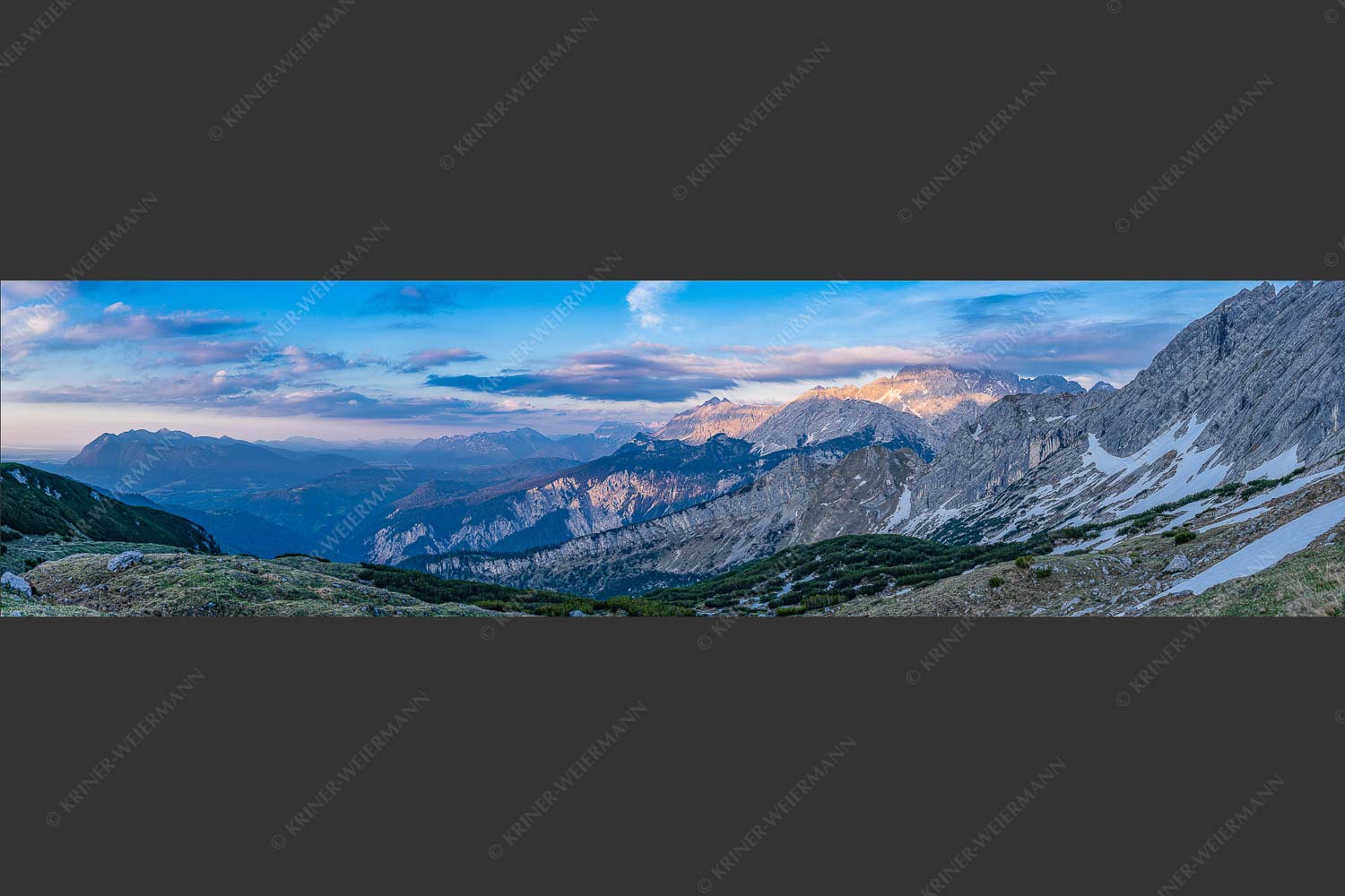 Blick vom Stuibben in das Loisach- und Isartal - Werdenfelsblick II 4:1  -- Frühling im Wettersteingebirge - mehr Infos bei www.Kriner-Weiermann.de