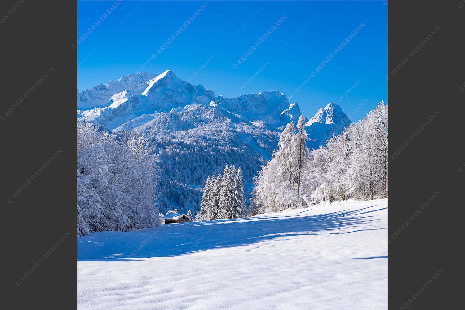 Winterlandschaft am Höfle mit Blick zum Zugspitzmassiv im Wetterstein - Winter im Werdenfels 1:1  -- Alpspitze Zugspitze und Waxenstein - mehr Infos bei www.Kriner-Weiermann.de