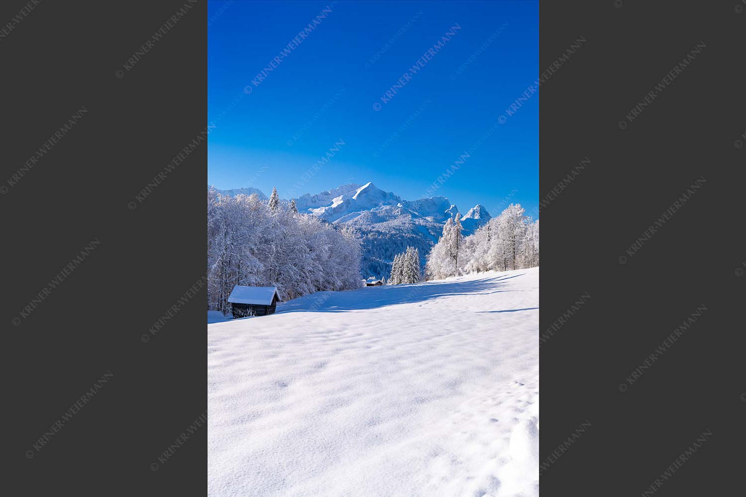 Winterlandschaft am Höfle mit Blick zum Zugspitzmassiv im Wetterstein - Winter im Werdenfels 2:3  -- Alpspitze Zugspitze und Waxenstein - mehr Infos bei www.Kriner-Weiermann.de