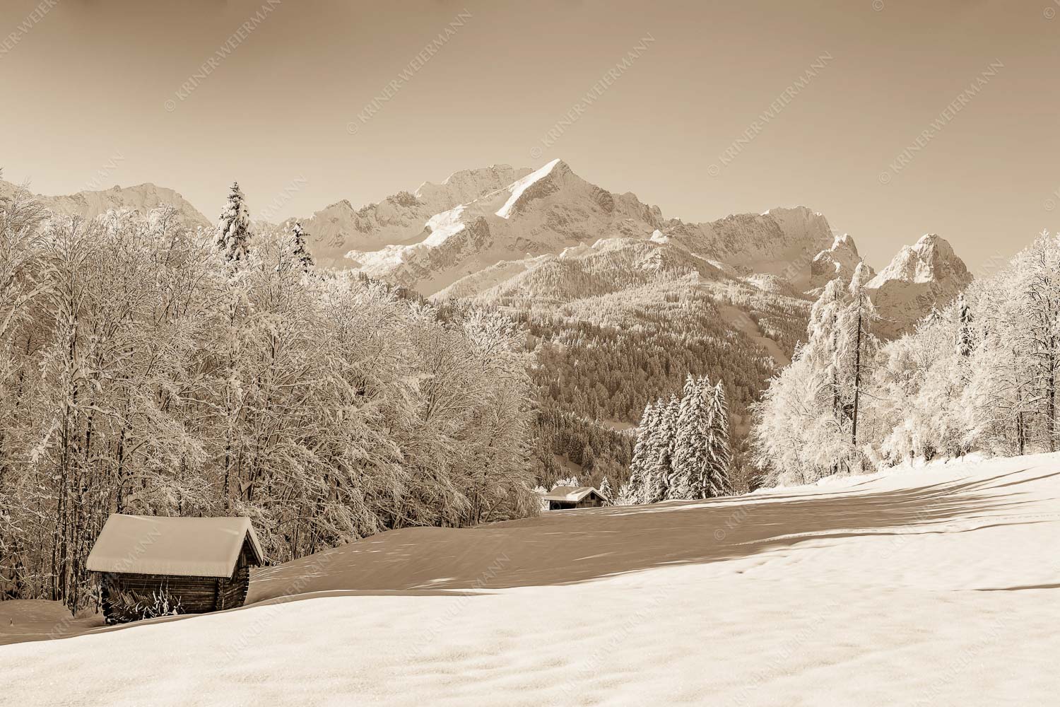 Winterlandschaft am Höfle mit Blick zum Zugspitzmassiv im Wetterstein - Winter im Werdenfels 3:2 sepia -- Alpspitze Zugspitze und Waxenstein - mehr Infos bei www.Kriner-Weiermann.de