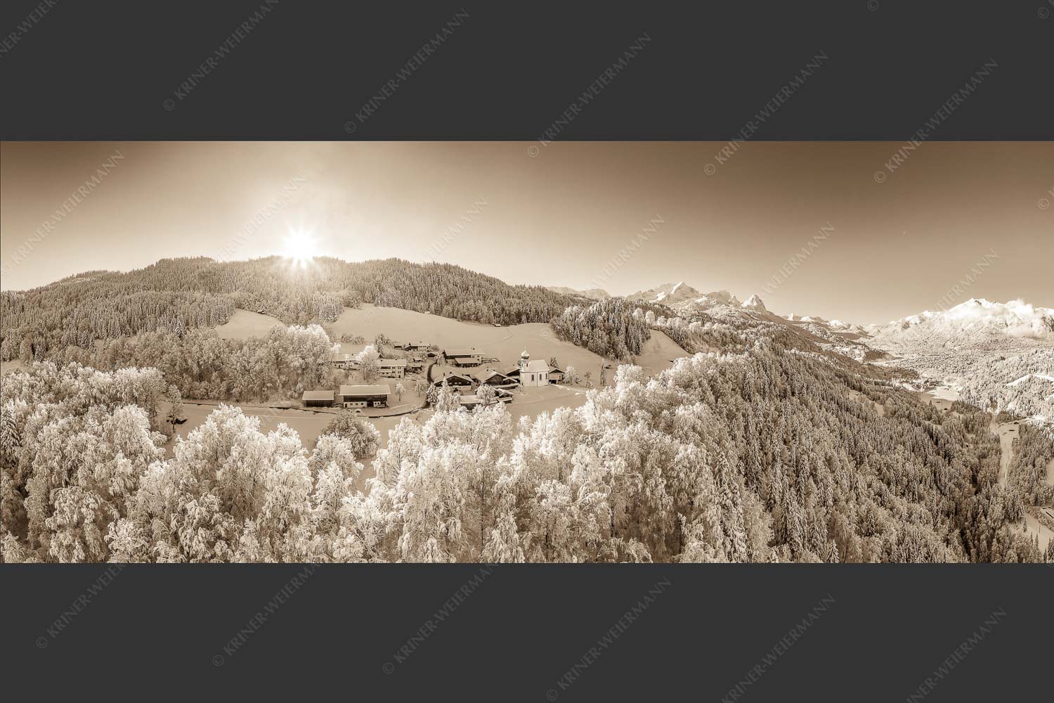 Blick über die Ortschaft Wamberg zum Zugspitzmassiv im Wetterstein - Winterliches Wamberg 2,5:1 sepia -- Wetterstein und Zugspitzmassiv - mehr Infos bei www.Kriner-Weiermann.de