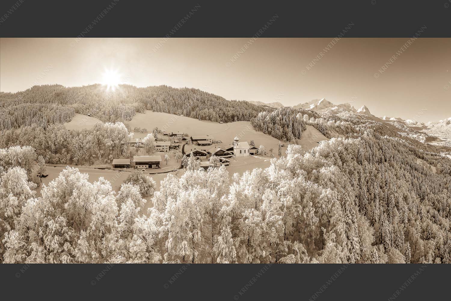 Blick über die Ortschaft Wamberg zum Zugspitzmassiv im Wetterstein - Winterliches Wamberg 2:1 sepia -- Wetterstein und Zugspitzmassiv - mehr Infos bei www.Kriner-Weiermann.de