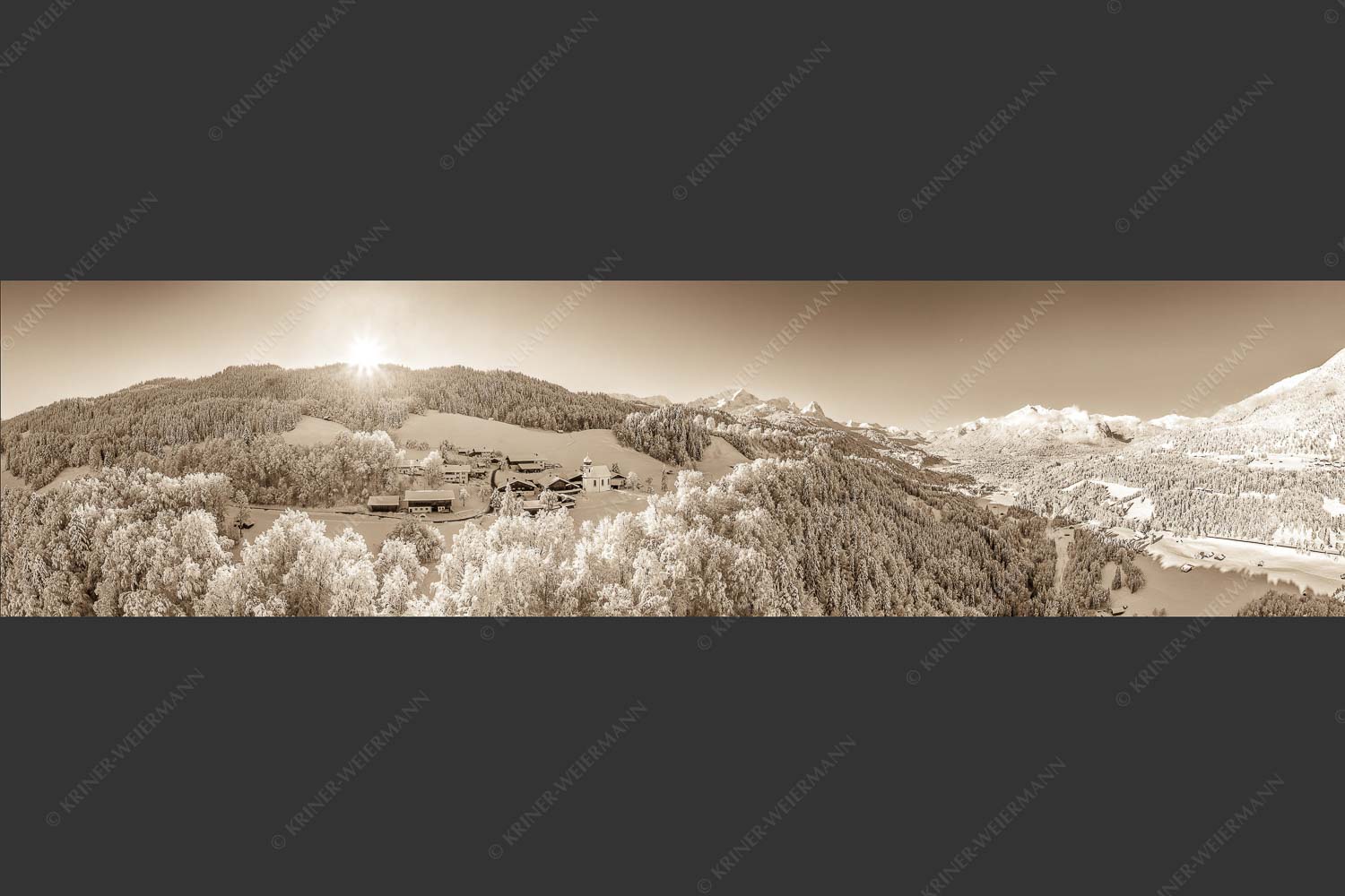 Blick über die Ortschaft Wamberg zum Zugspitzmassiv im Wetterstein - Winterliches Wamberg 4:1 sepia -- Wetterstein und Zugspitzmassiv - mehr Infos bei www.Kriner-Weiermann.de