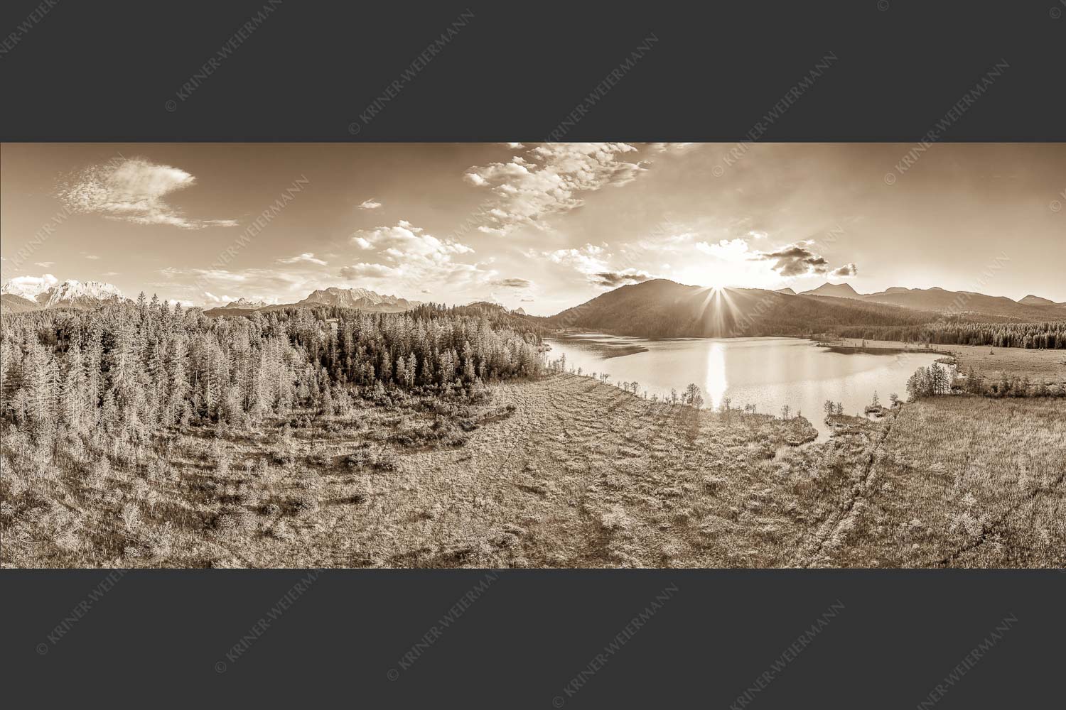 Blick über den Barmsee zum Sonnenuntergang am Estergebirge - Wunderbare Landschaften 2,5:1 sepia -- Barmsee - mehr Infos bei www.Kriner-Weiermann.de