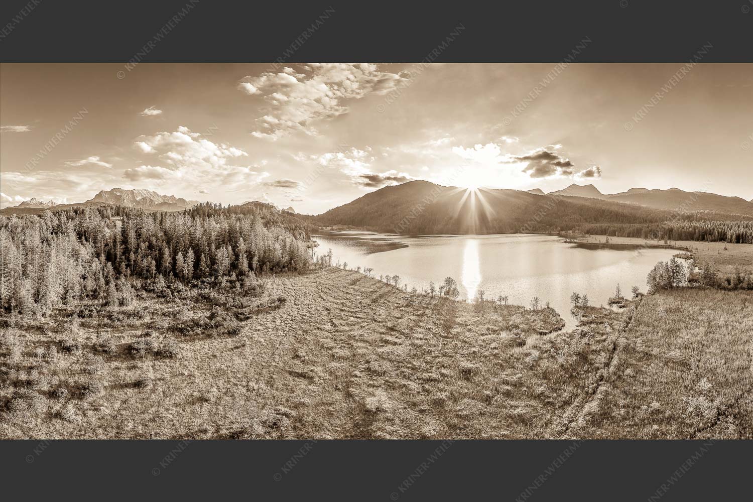 Blick über den Barmsee zum Sonnenuntergang am Estergebirge - Wunderbare Landschaften 2:1 sepia -- Barmsee - mehr Infos bei www.Kriner-Weiermann.de