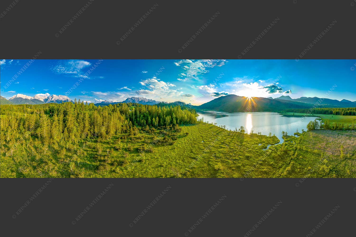 Blick über den Barmsee zum Sonnenuntergang am Estergebirge - Wunderbare Landschaften 3:1  -- Barmsee - mehr Infos bei www.Kriner-Weiermann.de
