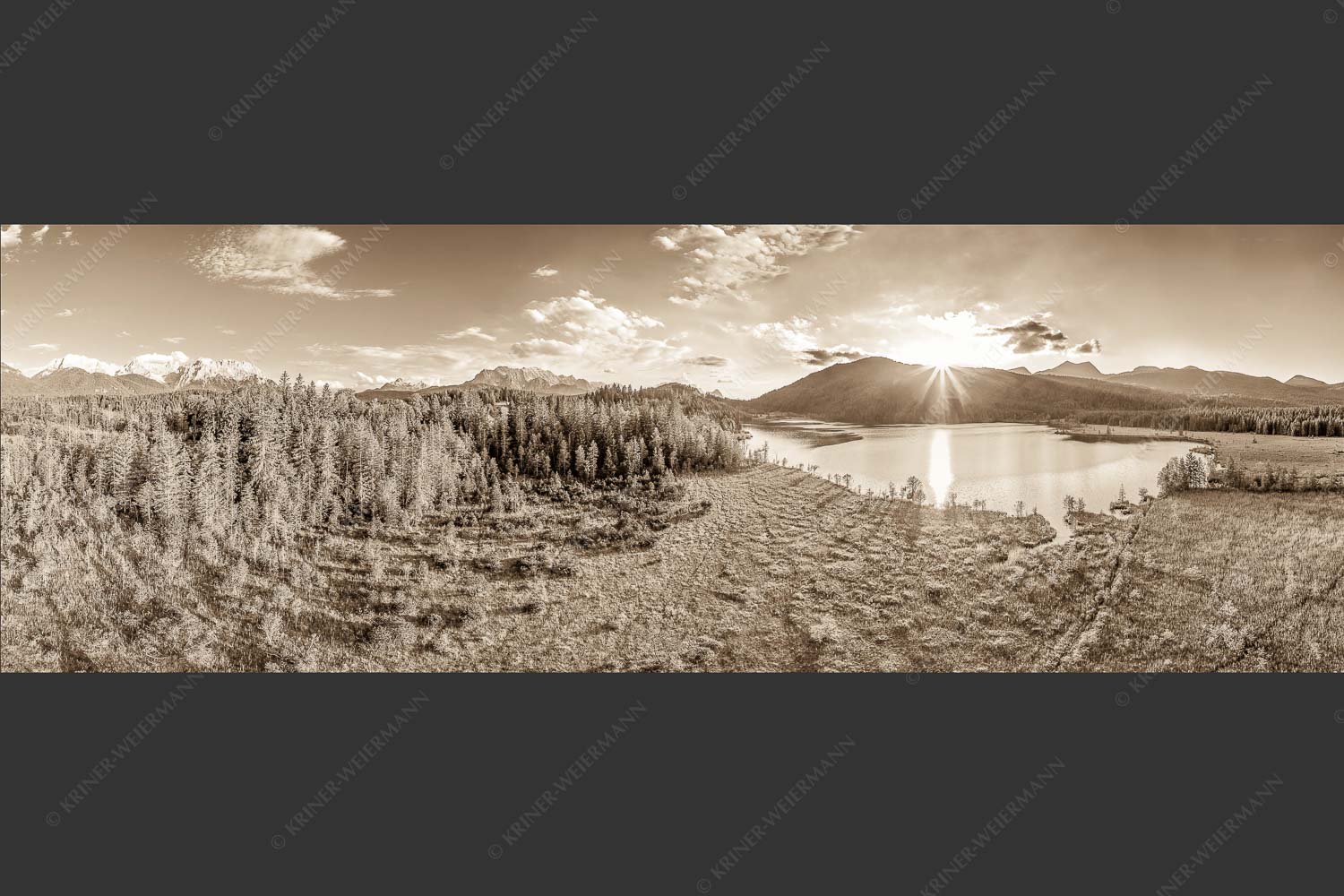 Blick über den Barmsee zum Sonnenuntergang am Estergebirge - Wunderbare Landschaften 3:1 sepia -- Barmsee - mehr Infos bei www.Kriner-Weiermann.de