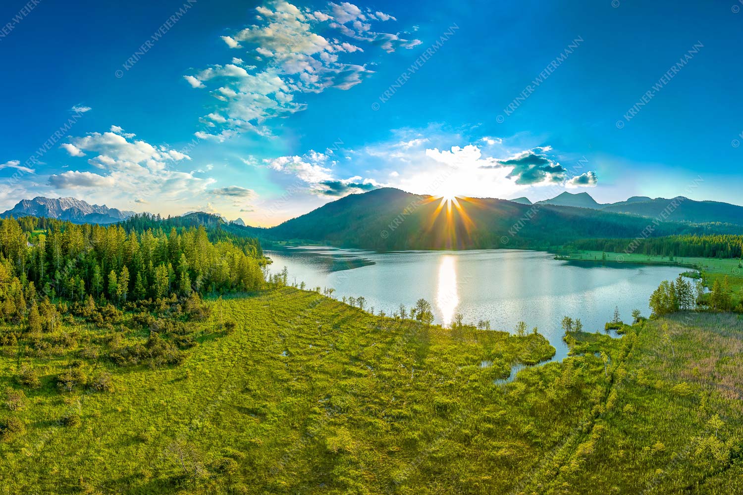 Blick über den Barmsee zum Sonnenuntergang am Estergebirge - Wunderbare Landschaften 3:2  -- Barmsee - mehr Infos bei www.Kriner-Weiermann.de