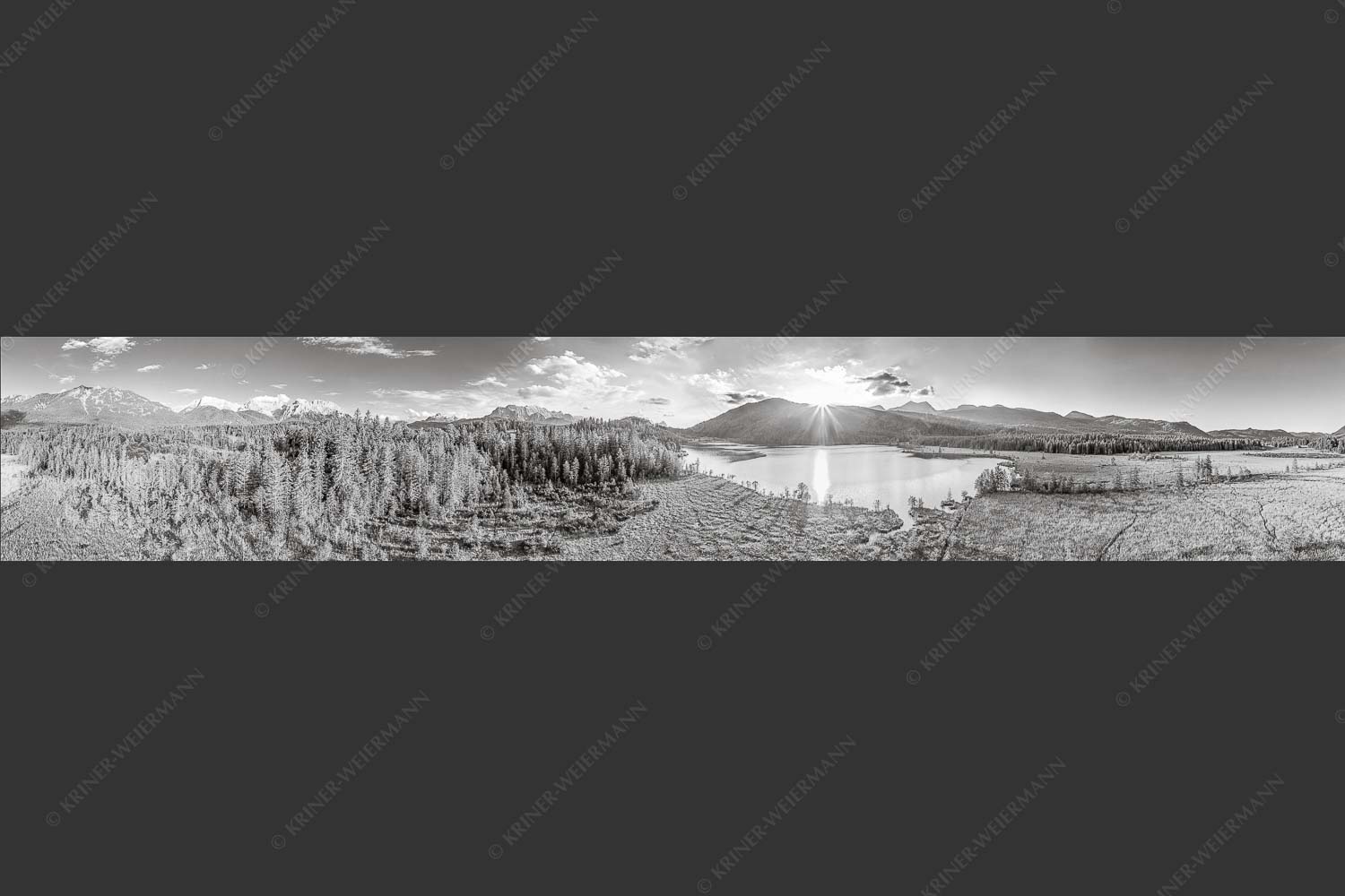 Blick über den Barmsee zum Sonnenuntergang am Estergebirge - Wunderbare Landschaften 6:1 sw -- Barmsee - mehr Infos bei www.Kriner-Weiermann.de