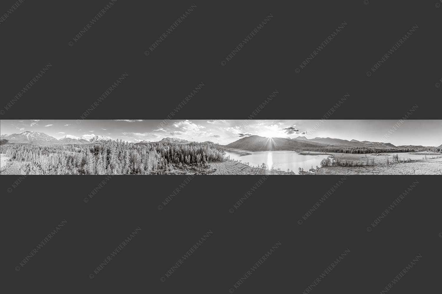 Blick über den Barmsee zum Sonnenuntergang am Estergebirge - Wunderbare Landschaften 8:1 sw -- Barmsee - mehr Infos bei www.Kriner-Weiermann.de