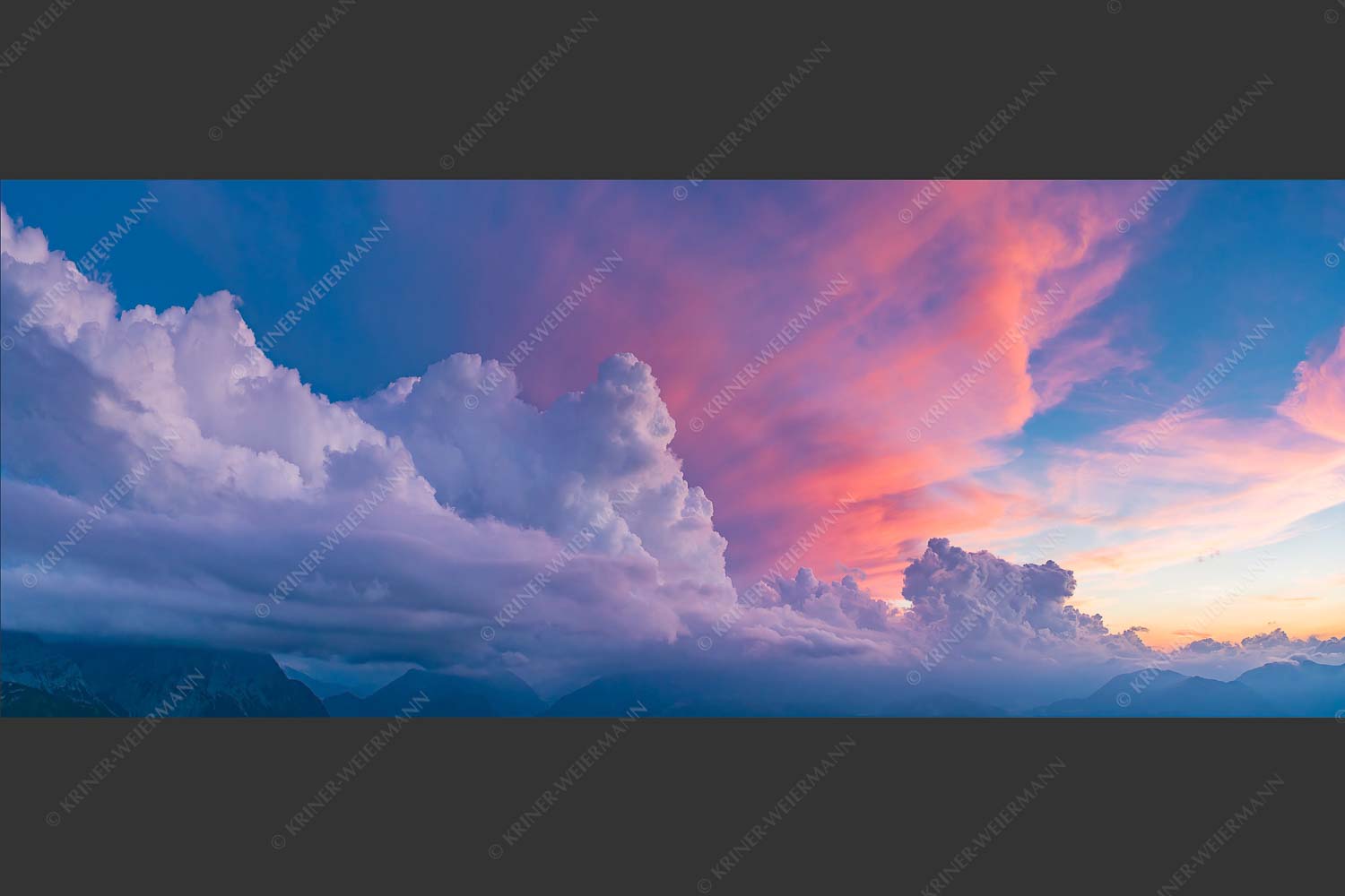 Vorbeiziehende Gewitterstimmung im Karwendel- und Wettersteingebirge - Zieht vorbei 2,5:1  -- Gewitter und Wolkenstimmung - mehr Infos bei www.Kriner-Weiermann.de