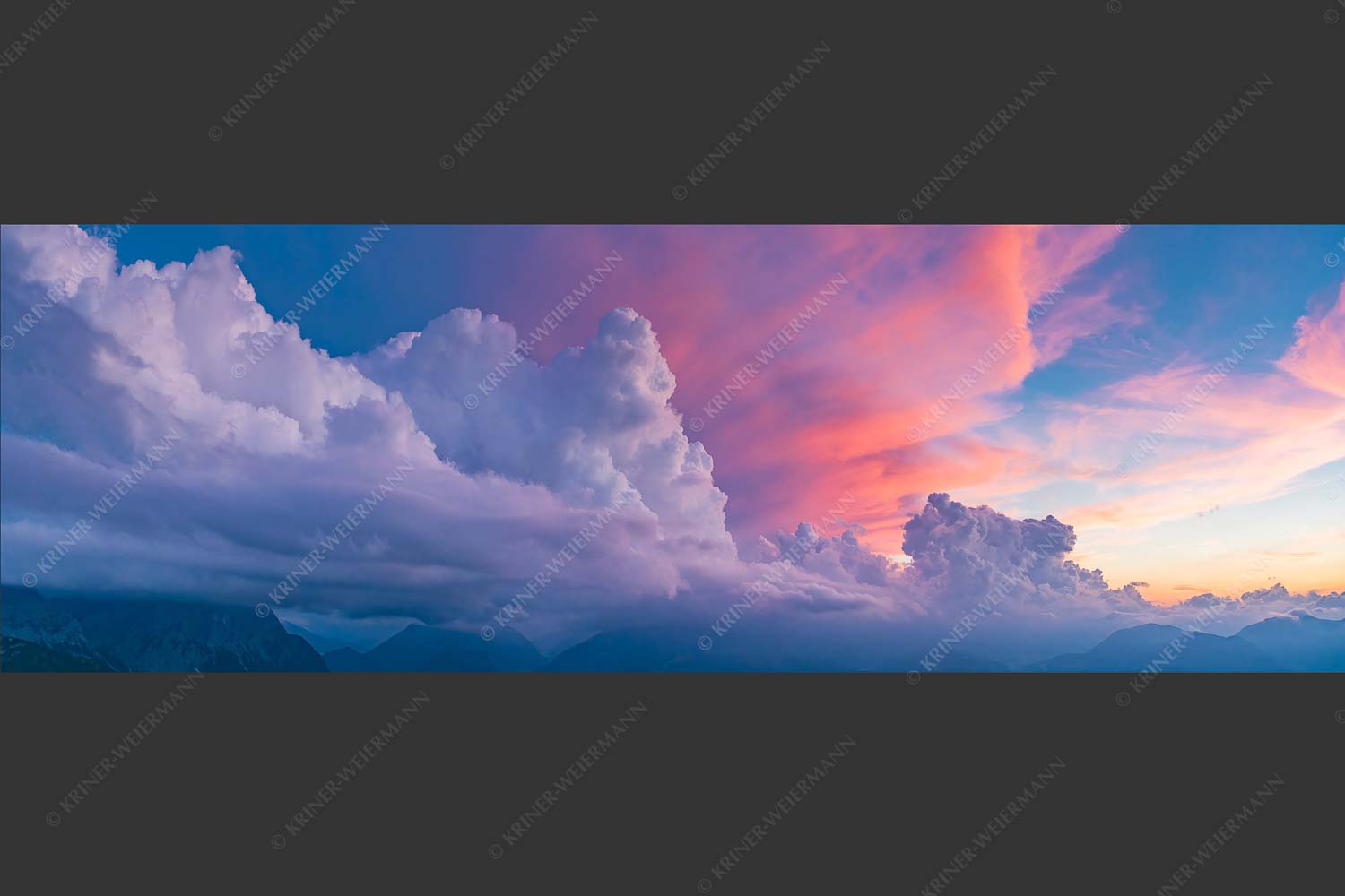 Vorbeiziehende Gewitterstimmung im Karwendel- und Wettersteingebirge - Zieht vorbei 3:1  -- Gewitter und Wolkenstimmung - mehr Infos bei www.Kriner-Weiermann.de