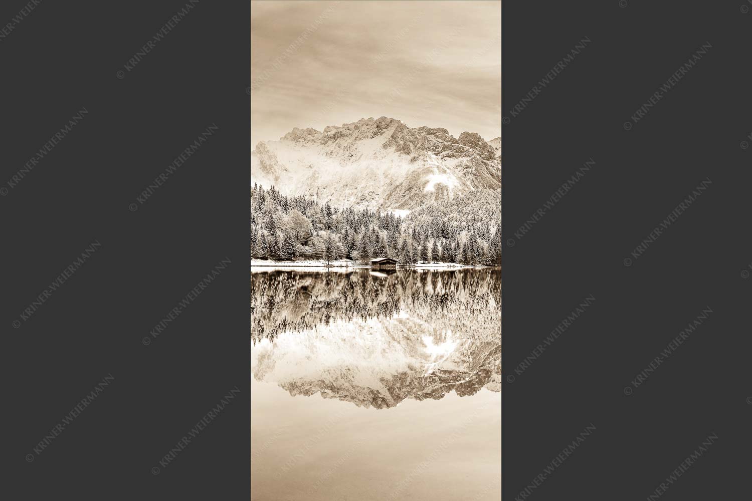 Das Karwendelgebirge spiegelt sich im Ferchensee - Zuckerspiegel 1:2 sepia -- Ferchensee und Karwendel - mehr Infos bei www.Kriner-Weiermann.de