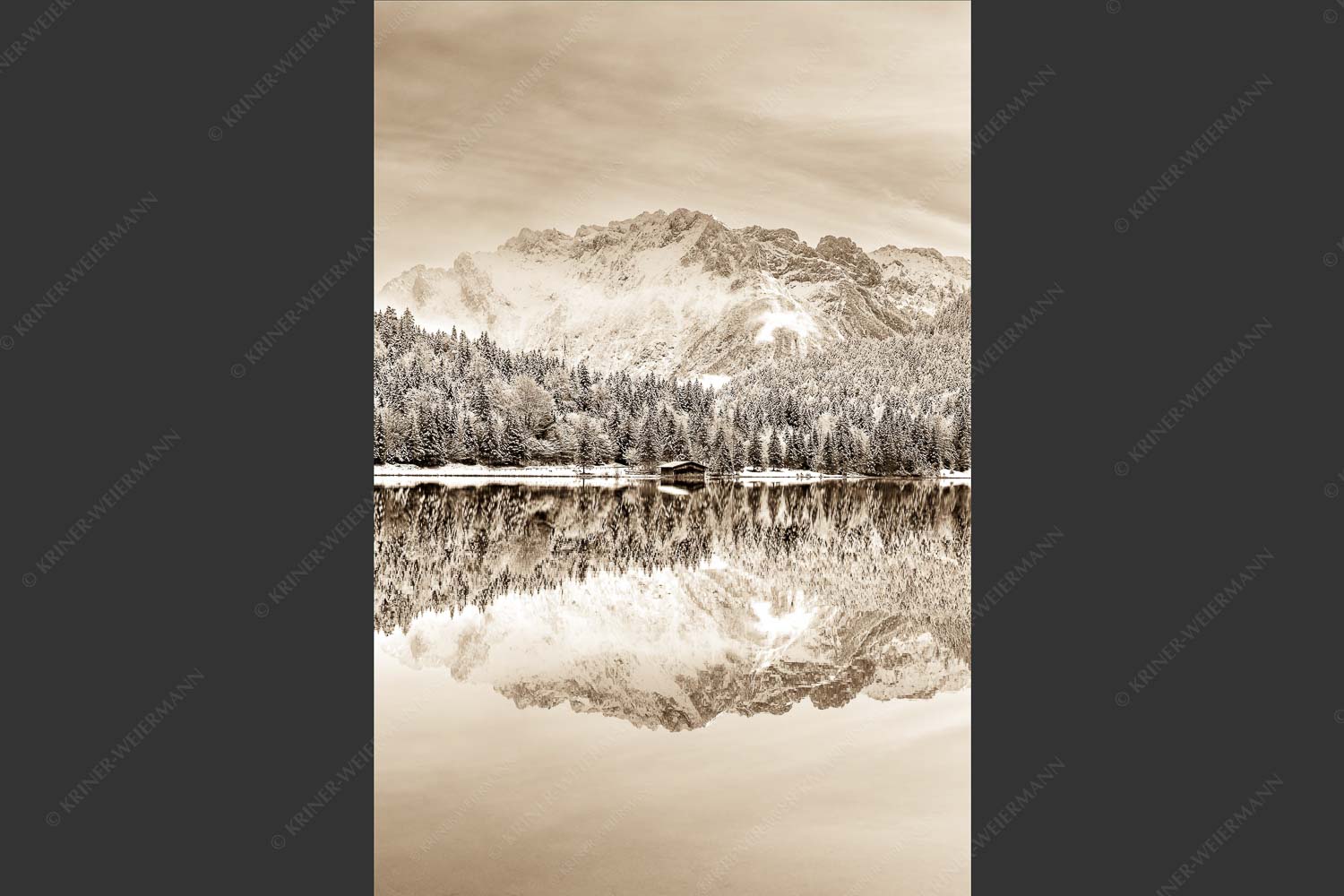 Das Karwendelgebirge spiegelt sich im Ferchensee - Zuckerspiegel 2:3 sepia -- Ferchensee und Karwendel - mehr Infos bei www.Kriner-Weiermann.de